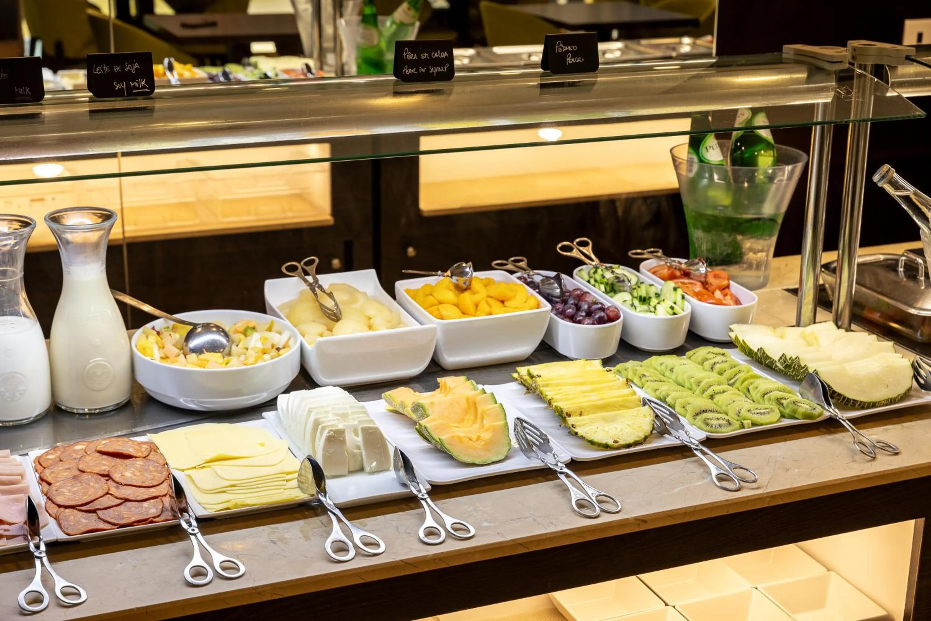 Breakfast in America Diamonds Hotel