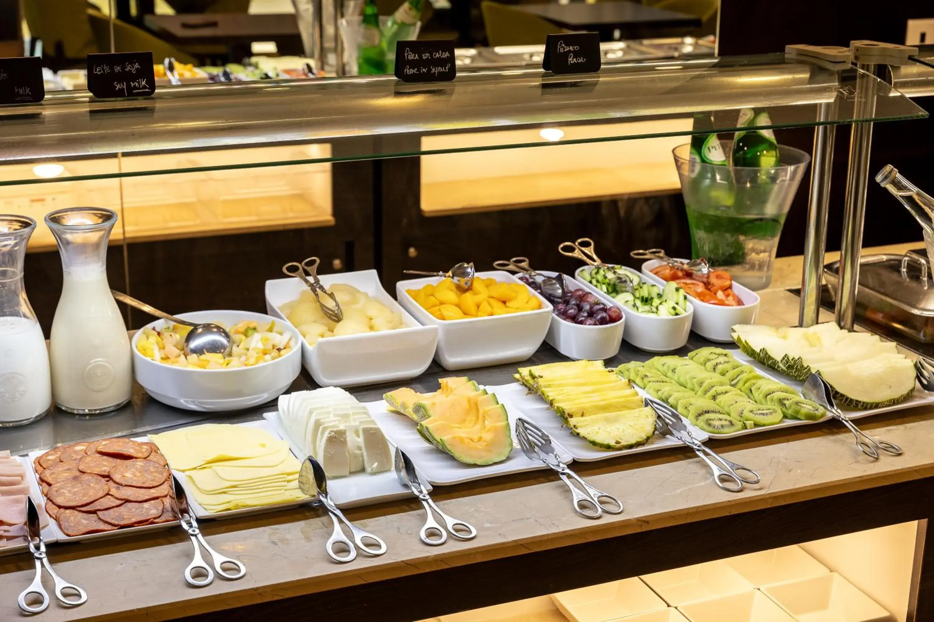 Breakfast in America Diamonds Hotel Breakfast in America Diamonds Hotel