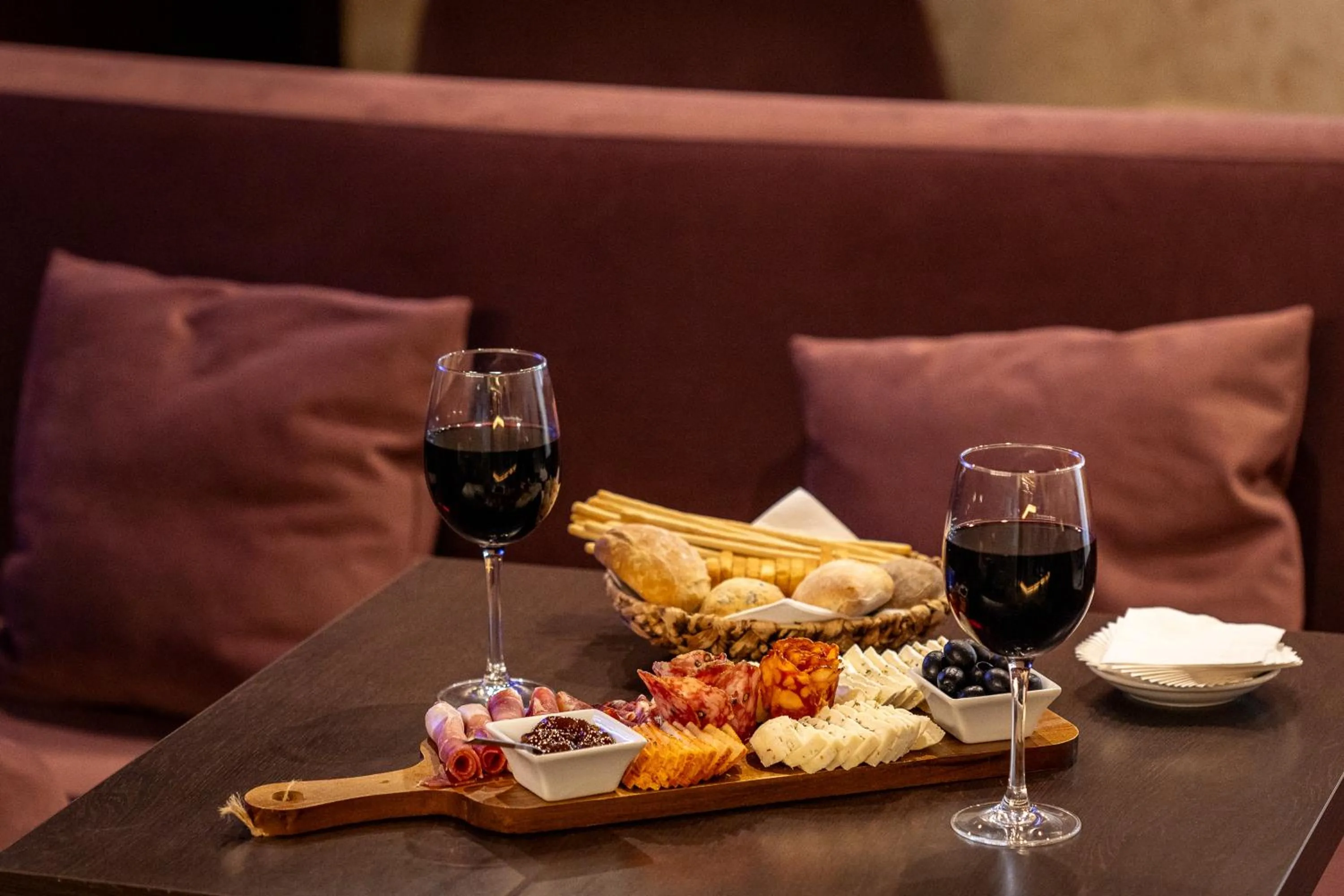 Restaurant/places to eat in America Diamonds Hotel