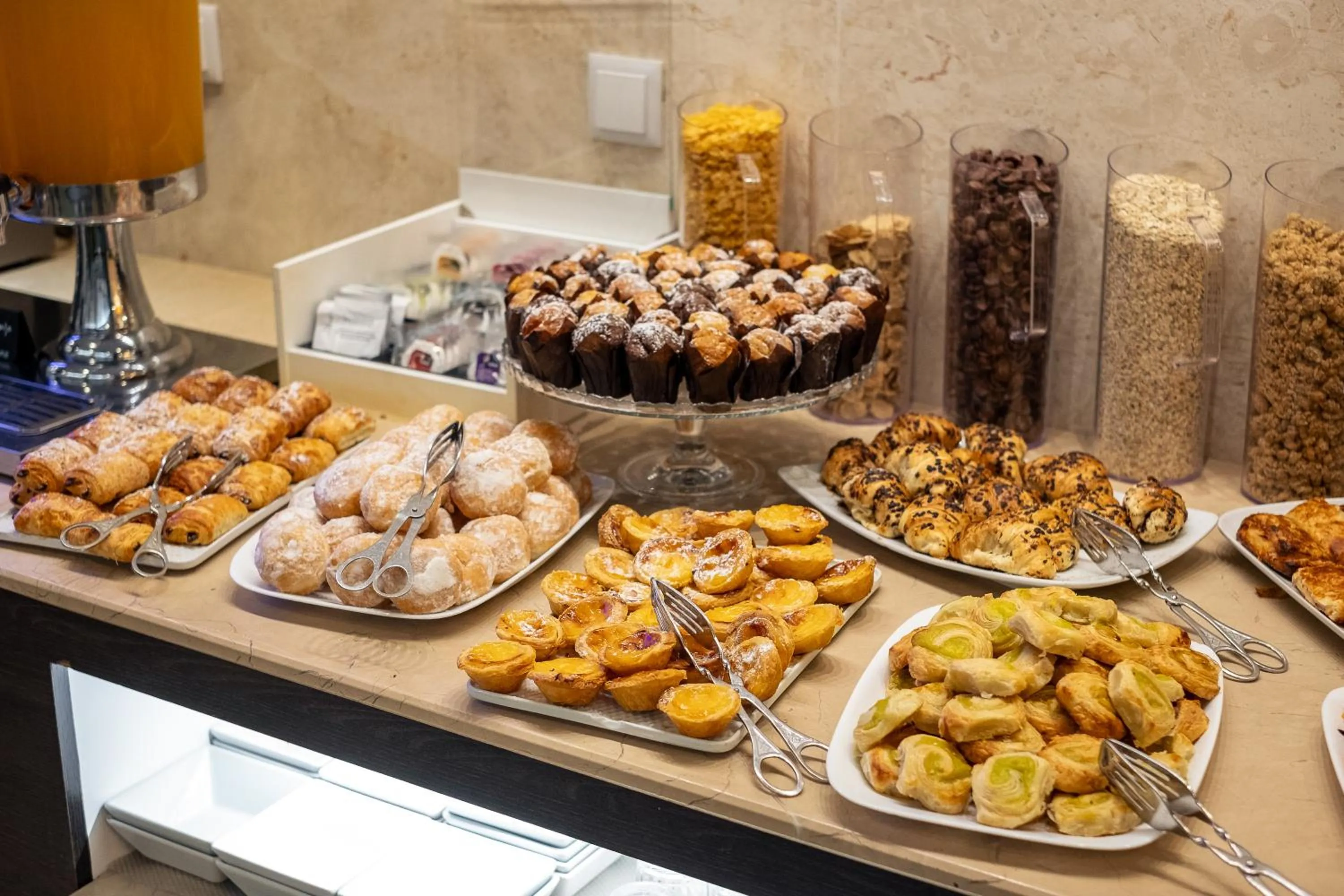 Breakfast in America Diamonds Hotel