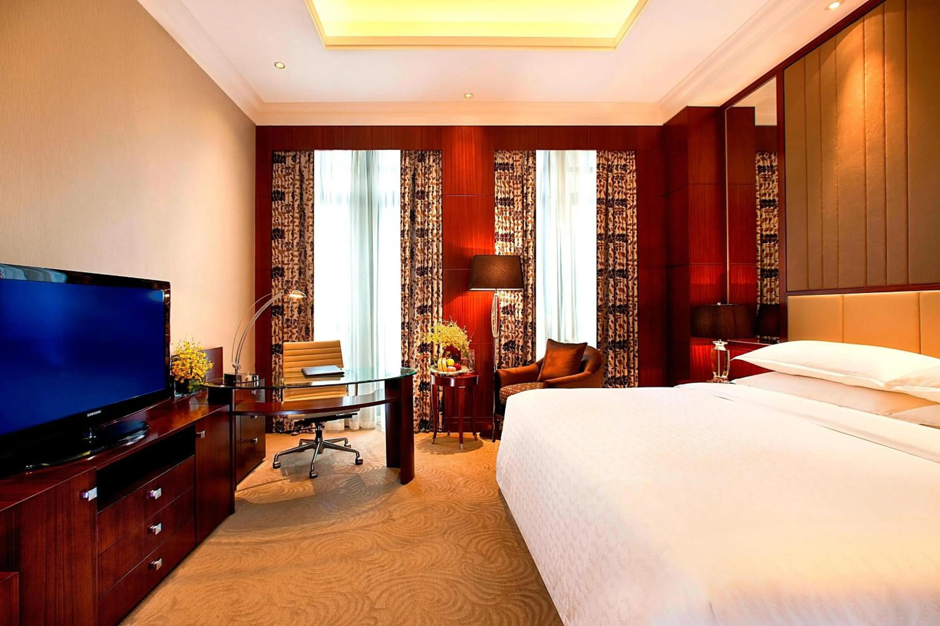 Photo of the whole room, Bed in Sheraton Jiangyin Hotel