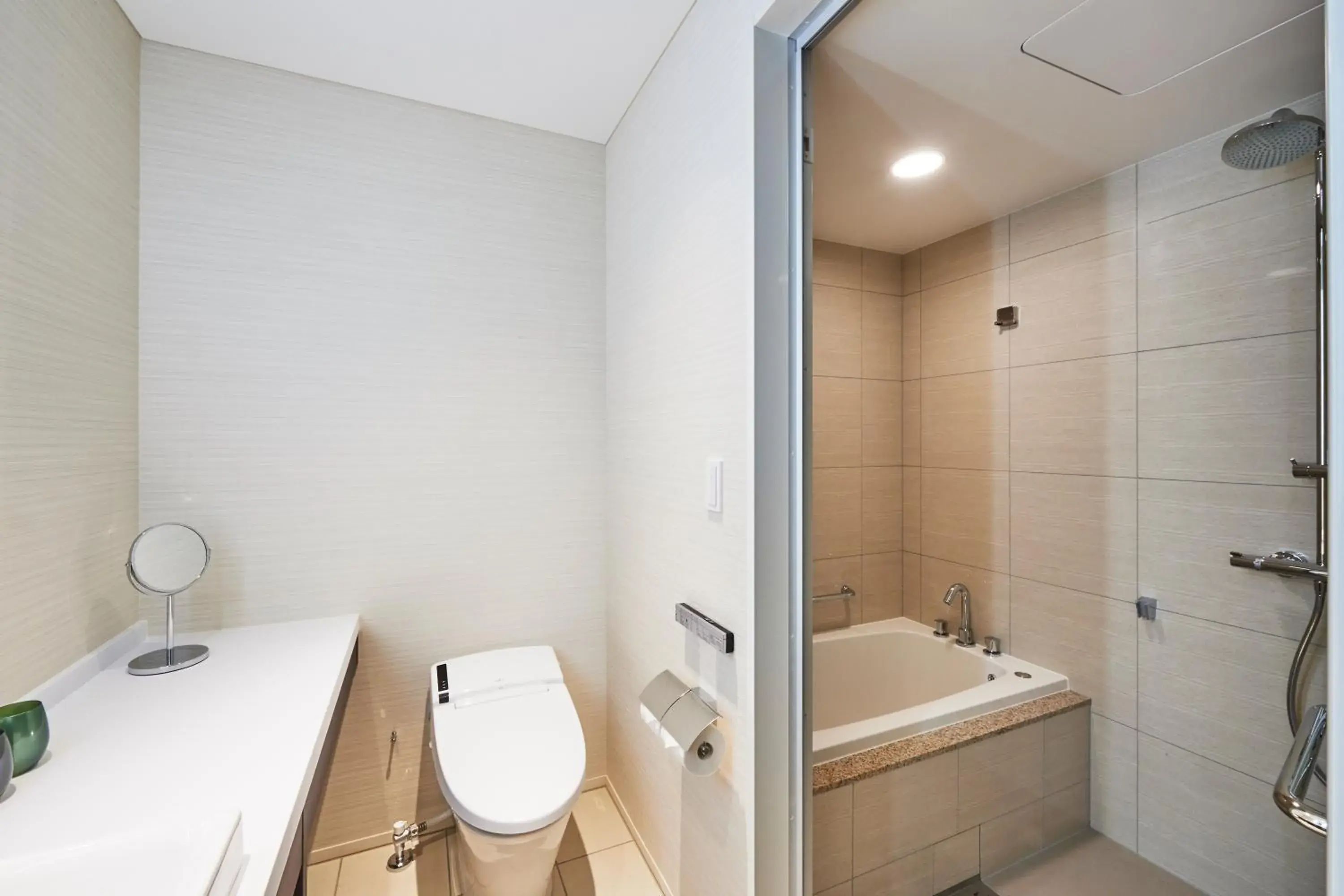 Standard Hollywood Twin Room - Smoking (Electronic Cigarette Only) in The Gate Hotel Tokyo by Hulic Standard Hollywood Twin Room - Smoking (Electronic Cigarette Only) in The Gate Hotel Tokyo by Hulic