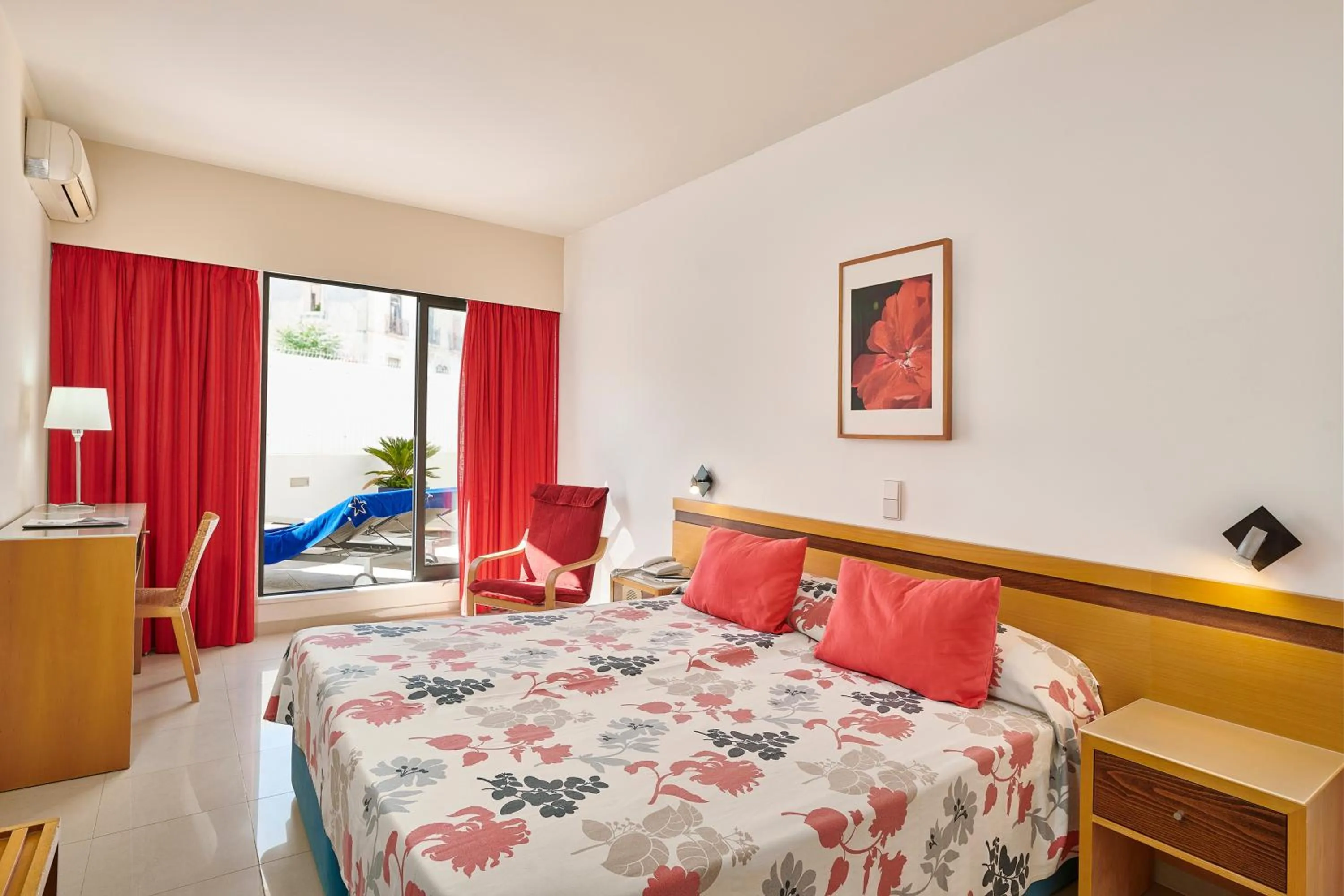 Bed in Rocamar Exclusive Hotel & Spa - Adults Only