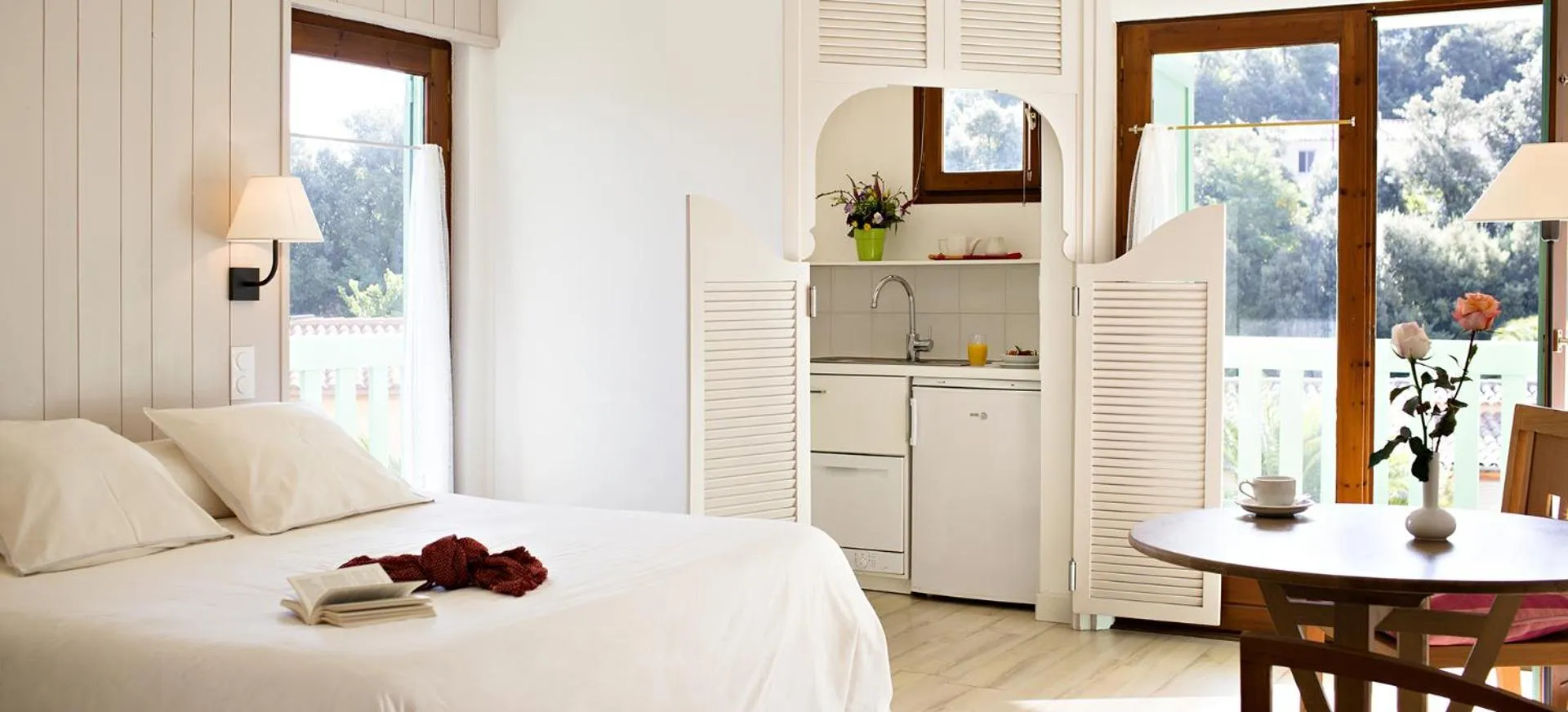 Bed in Hôtel-Résidence la Pinède