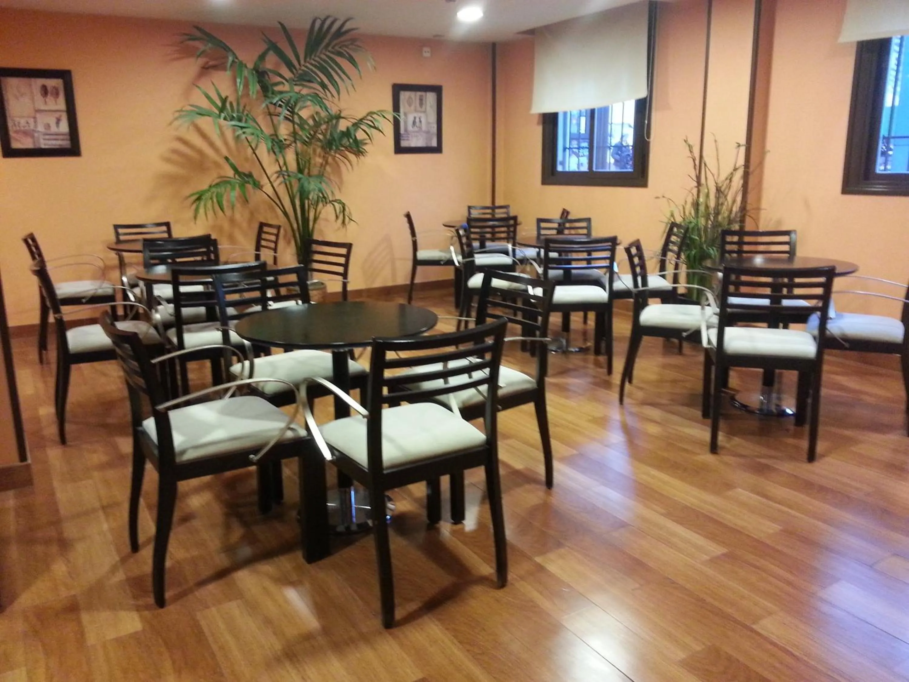 Communal lounge/ TV room in Hostal El Arco