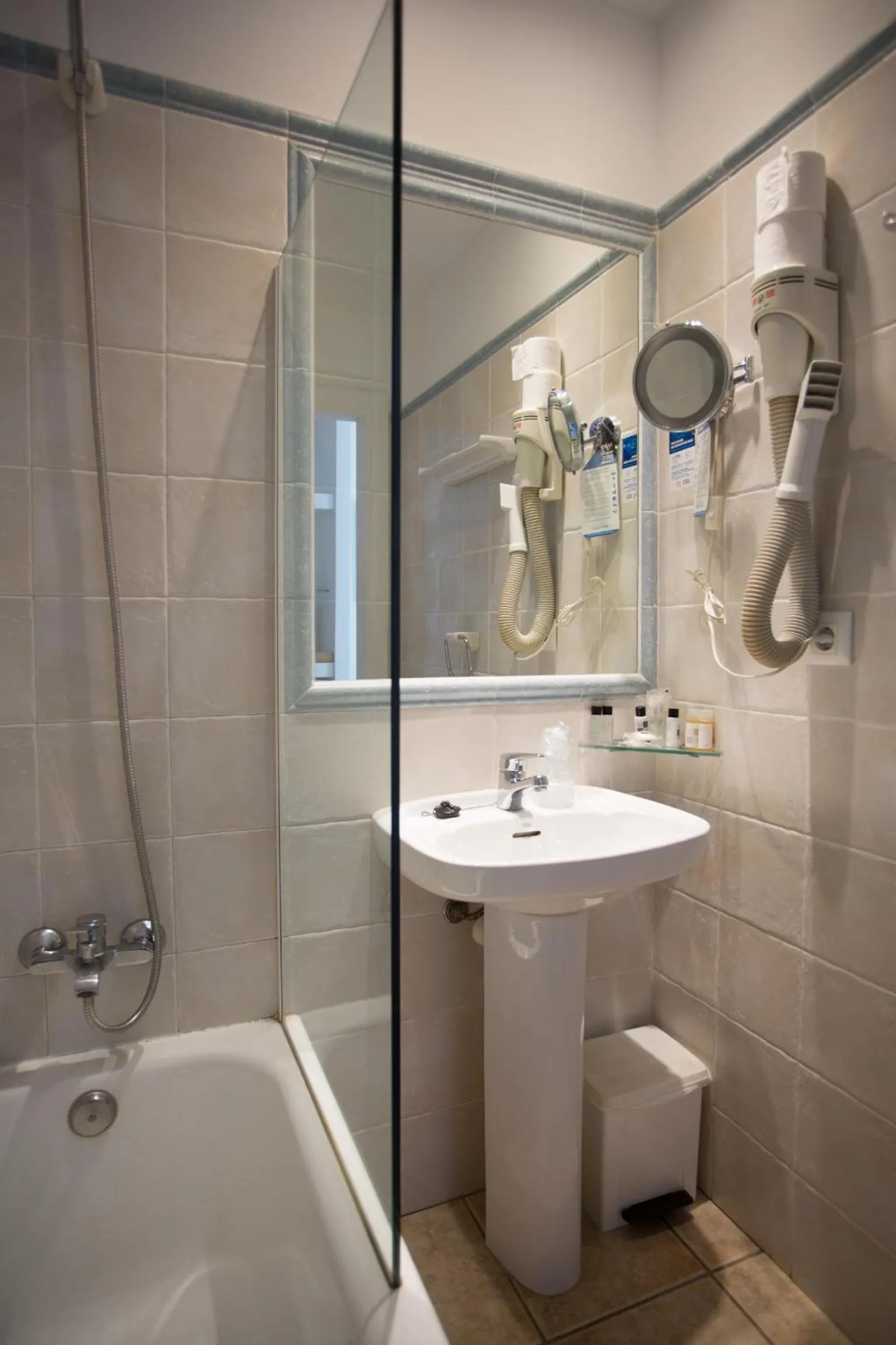 Twin Room in Hotel Bahía