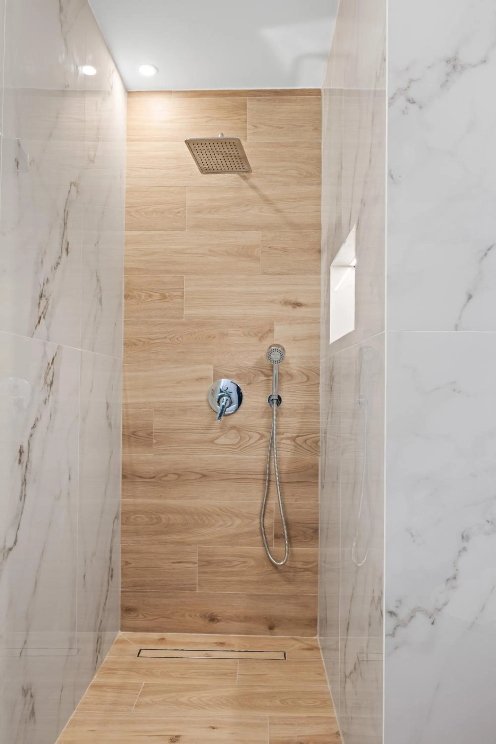 Shower in Nikos Apartments