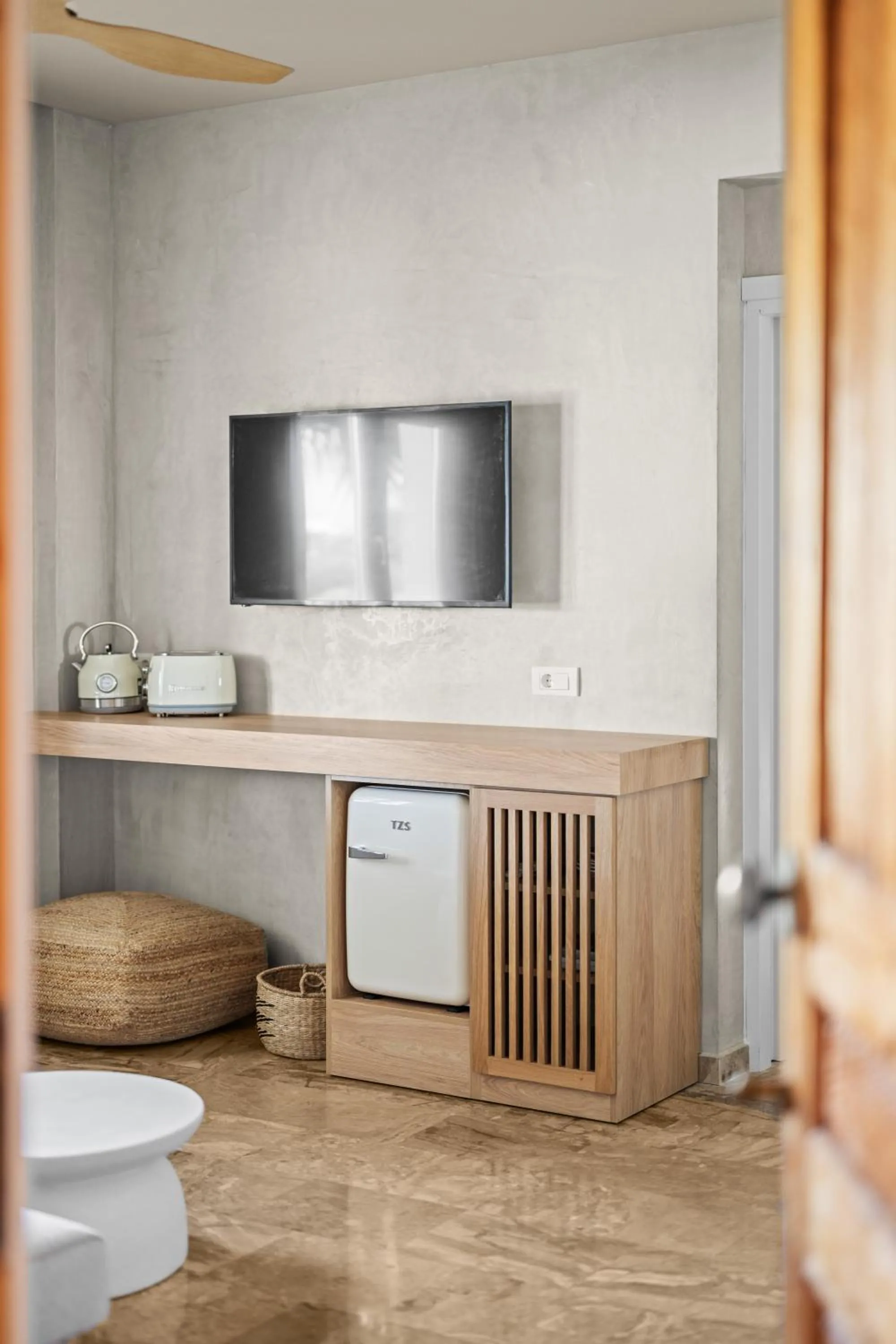 TV and multimedia in Nikos Apartments