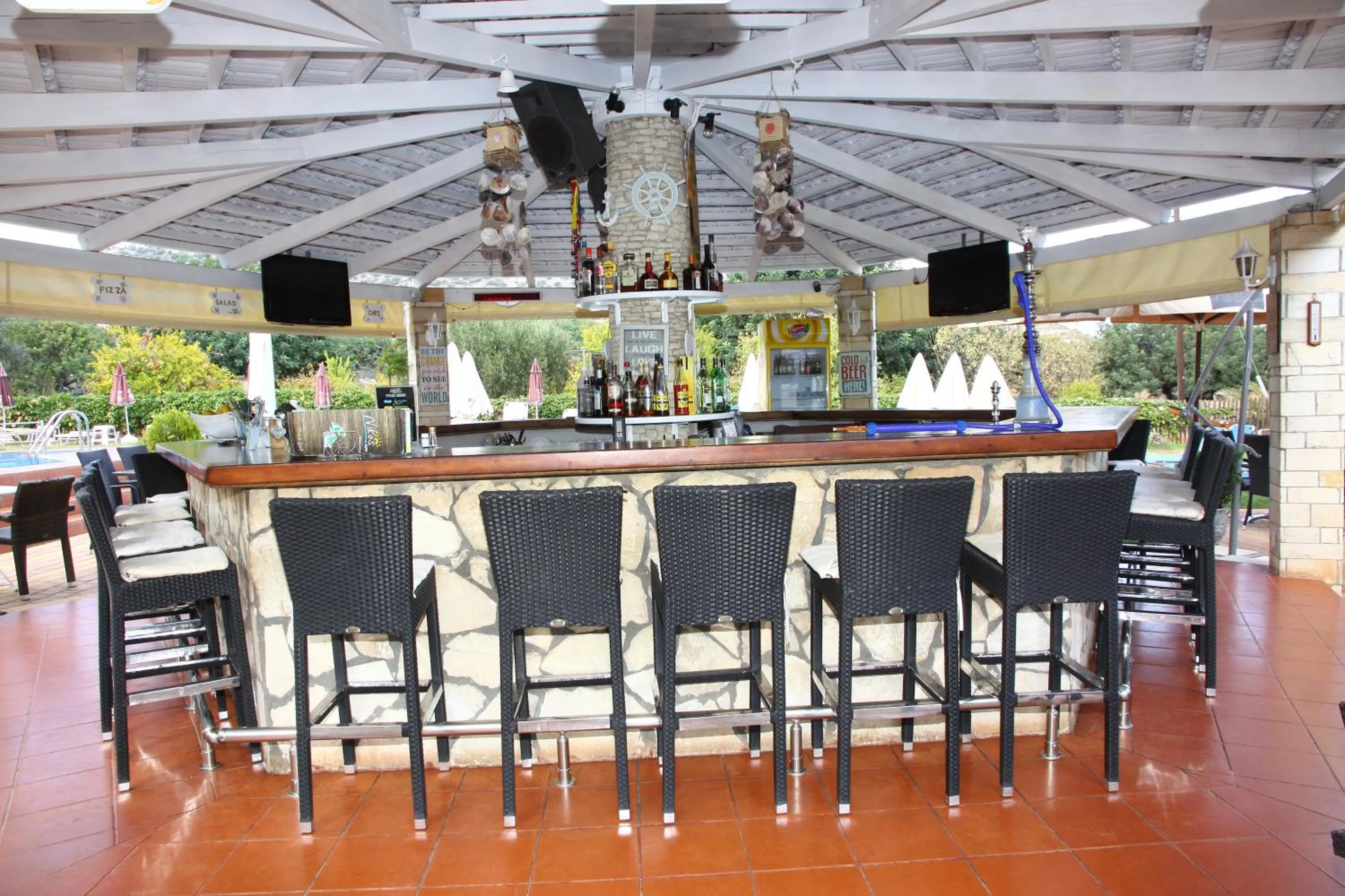 Restaurant/places to eat in Nikos Apartments