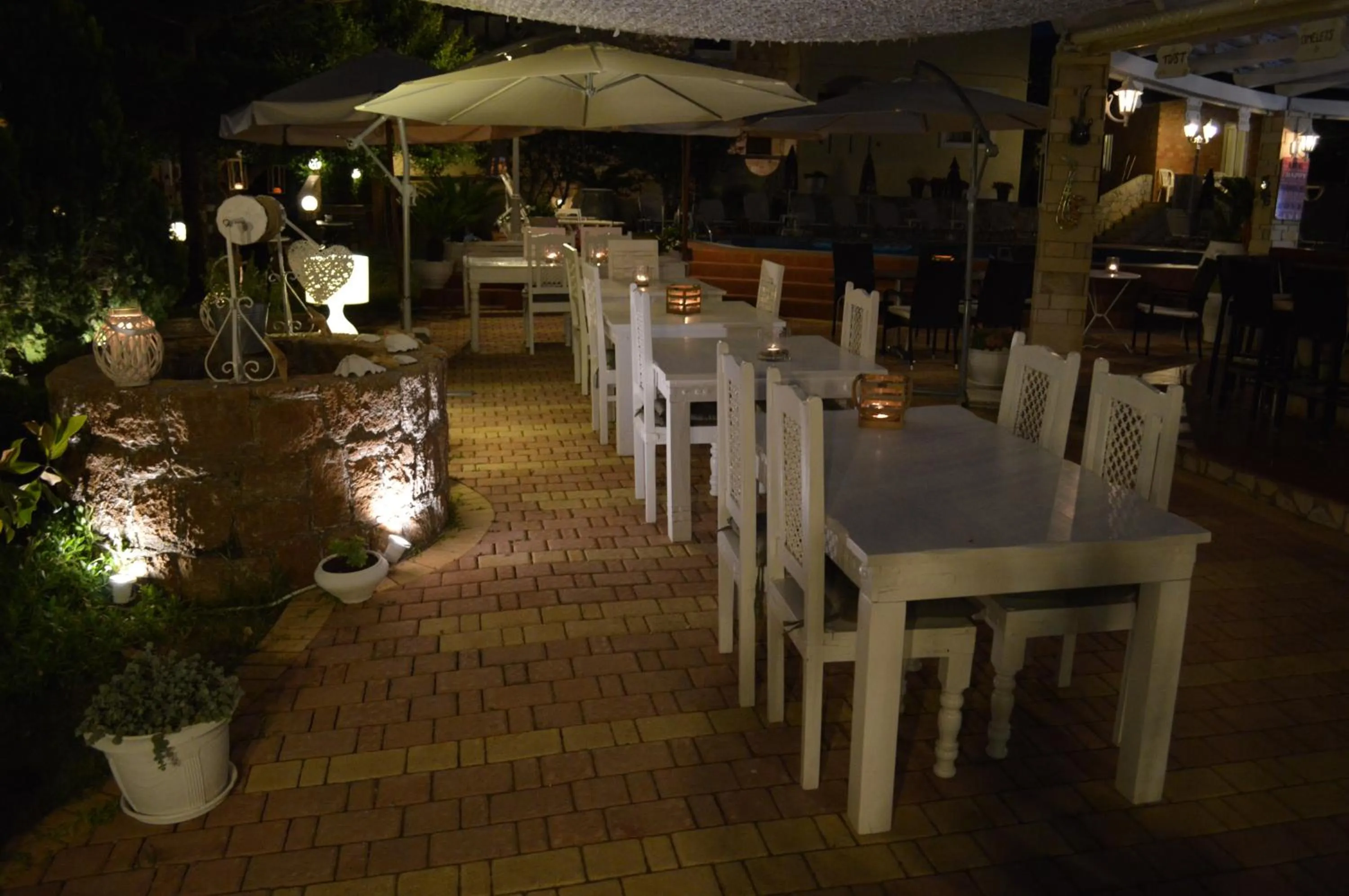 Restaurant/places to eat in Nikos Apartments