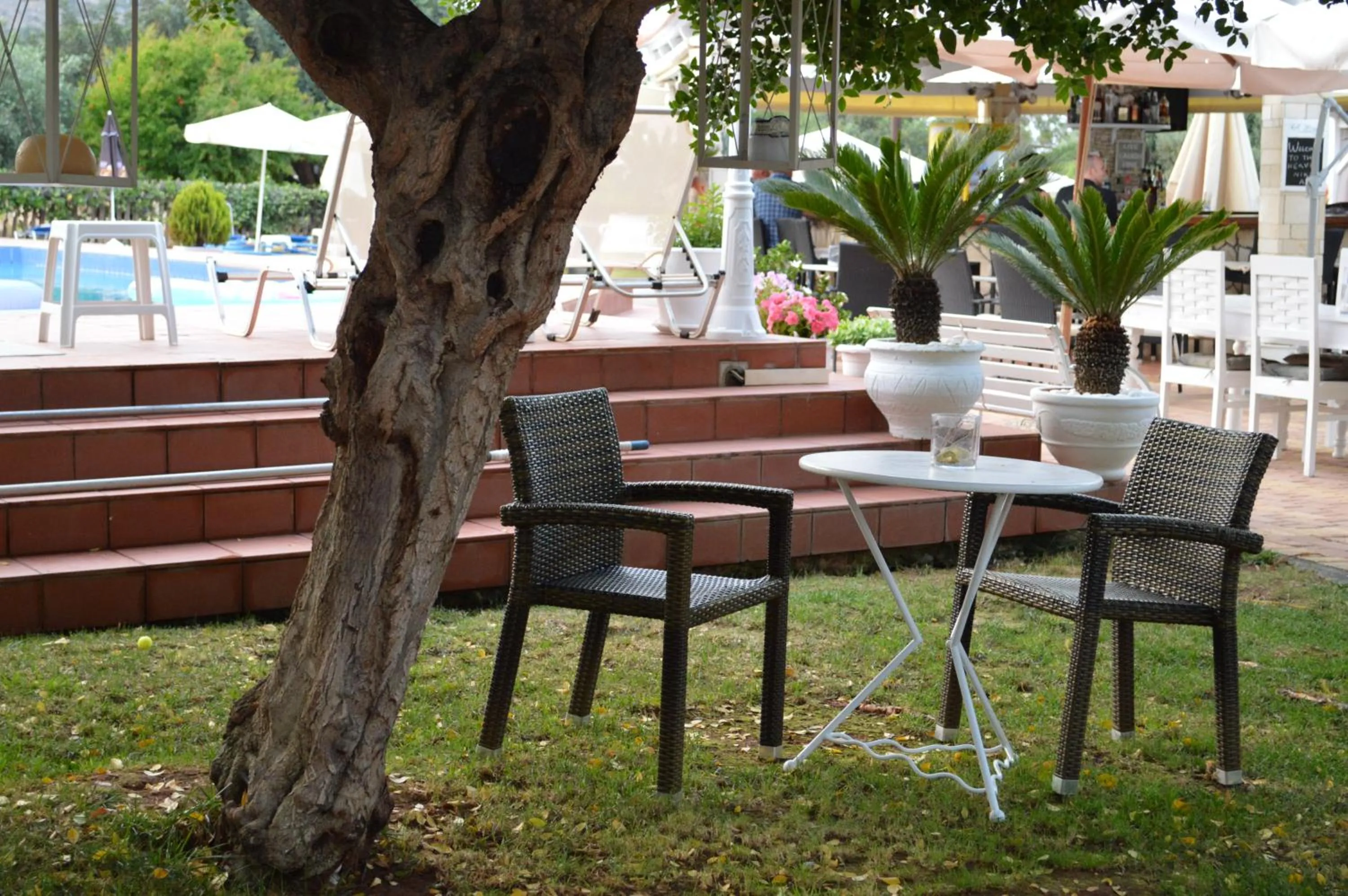 Restaurant/places to eat in Nikos Apartments