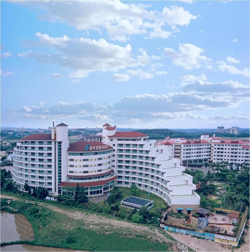 Property building in Seorak Pine Resort