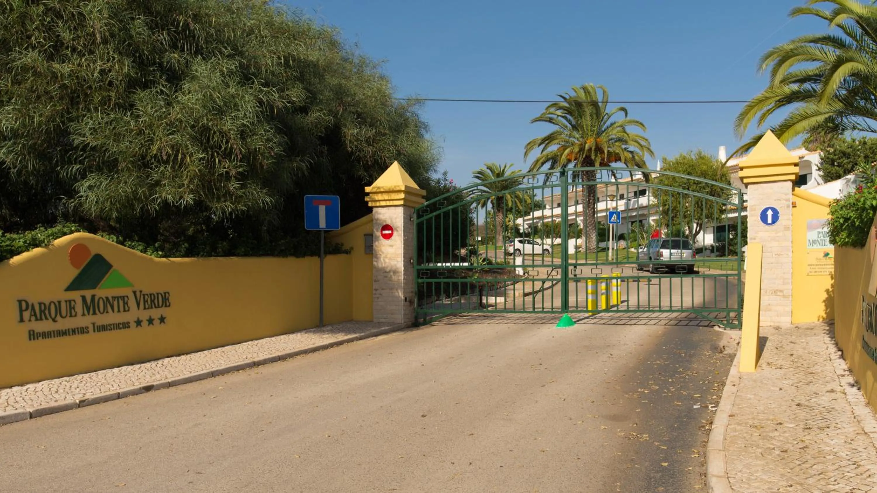 Facade/entrance in Parque Monte Verde