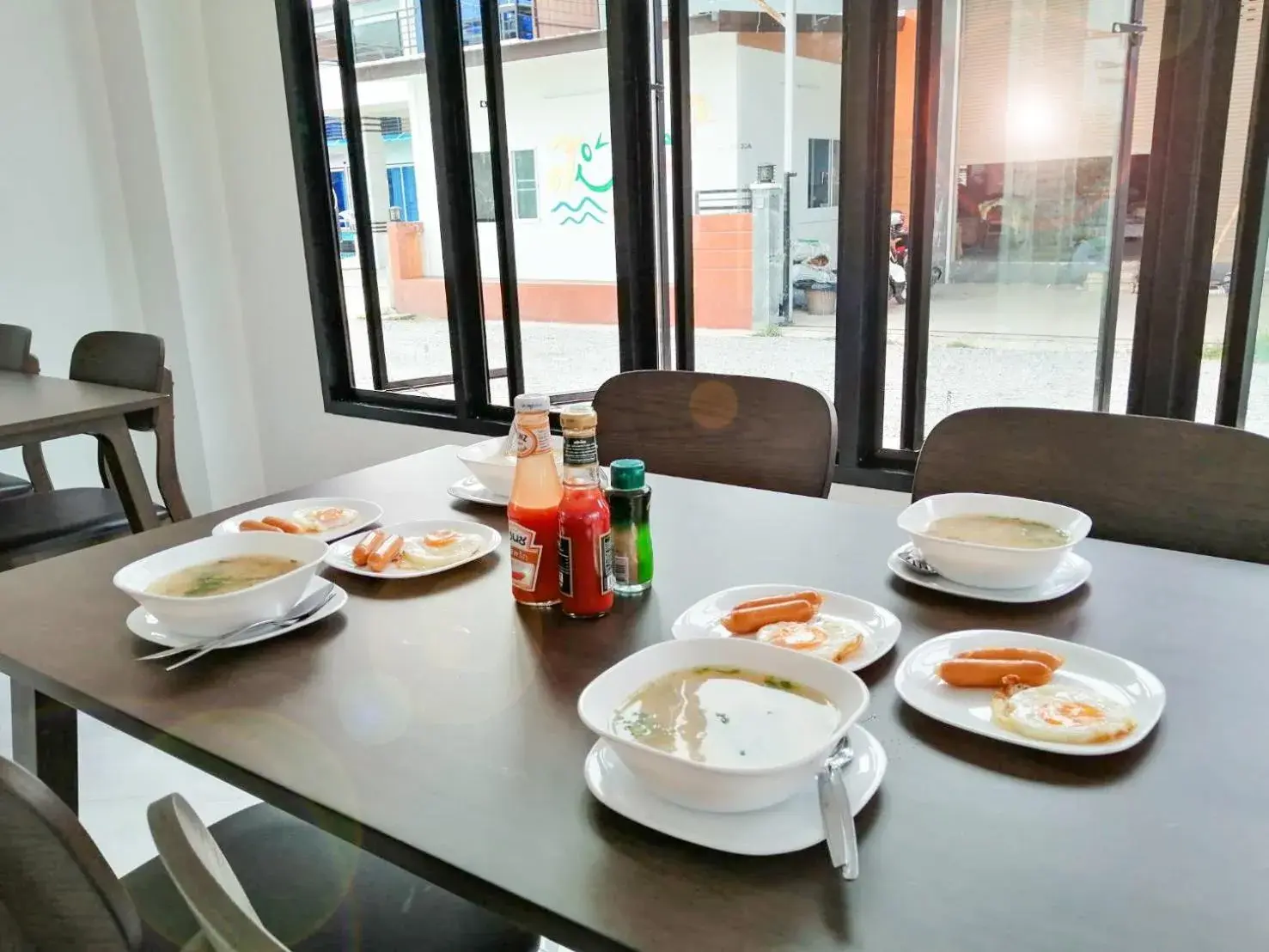 Restaurant/places to eat in Uthaithani Resort Restaurant/places to eat in Uthaithani Resort