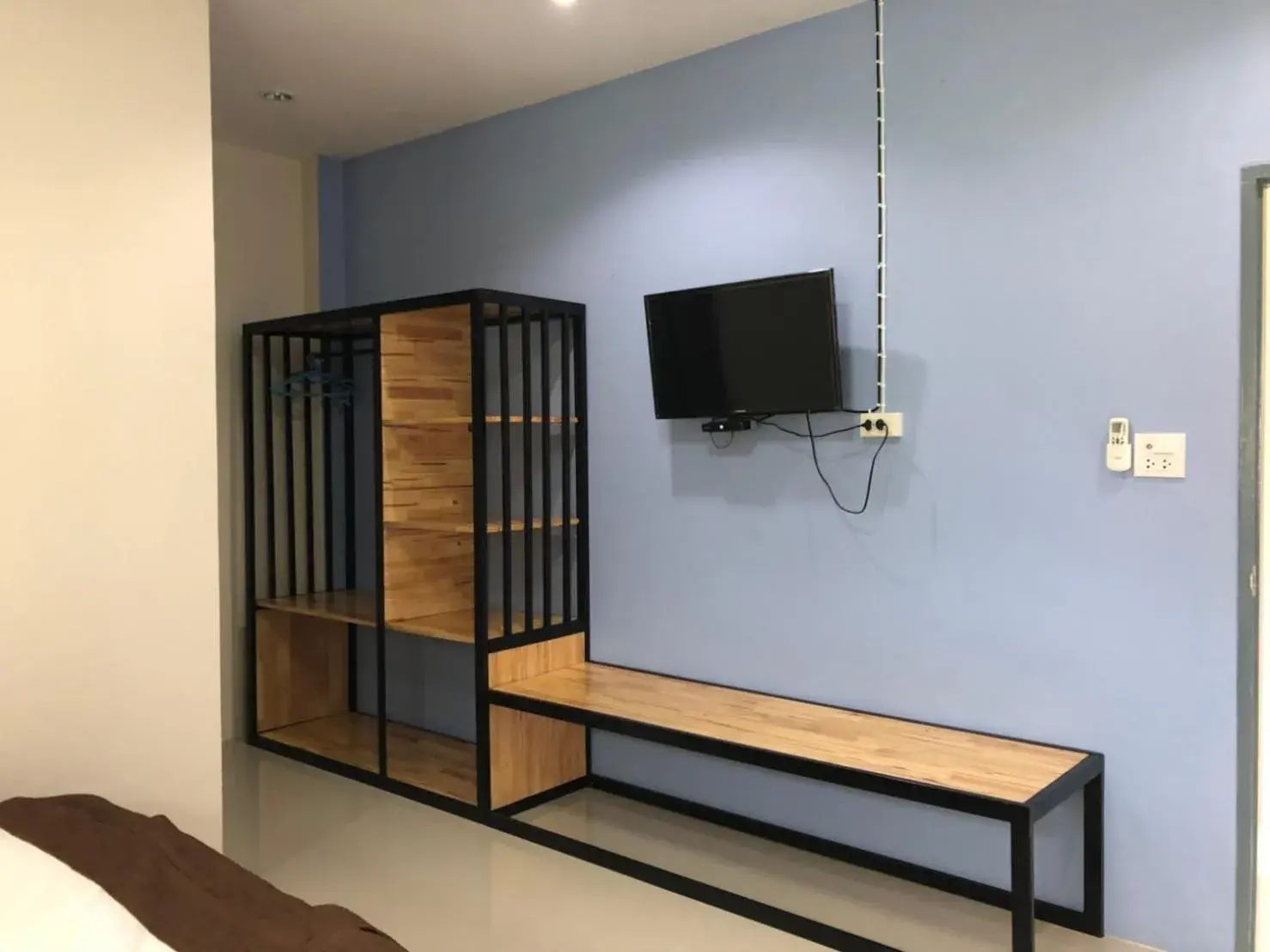 TV and multimedia, Bed in Uthaithani Resort TV and multimedia, Bed in Uthaithani Resort