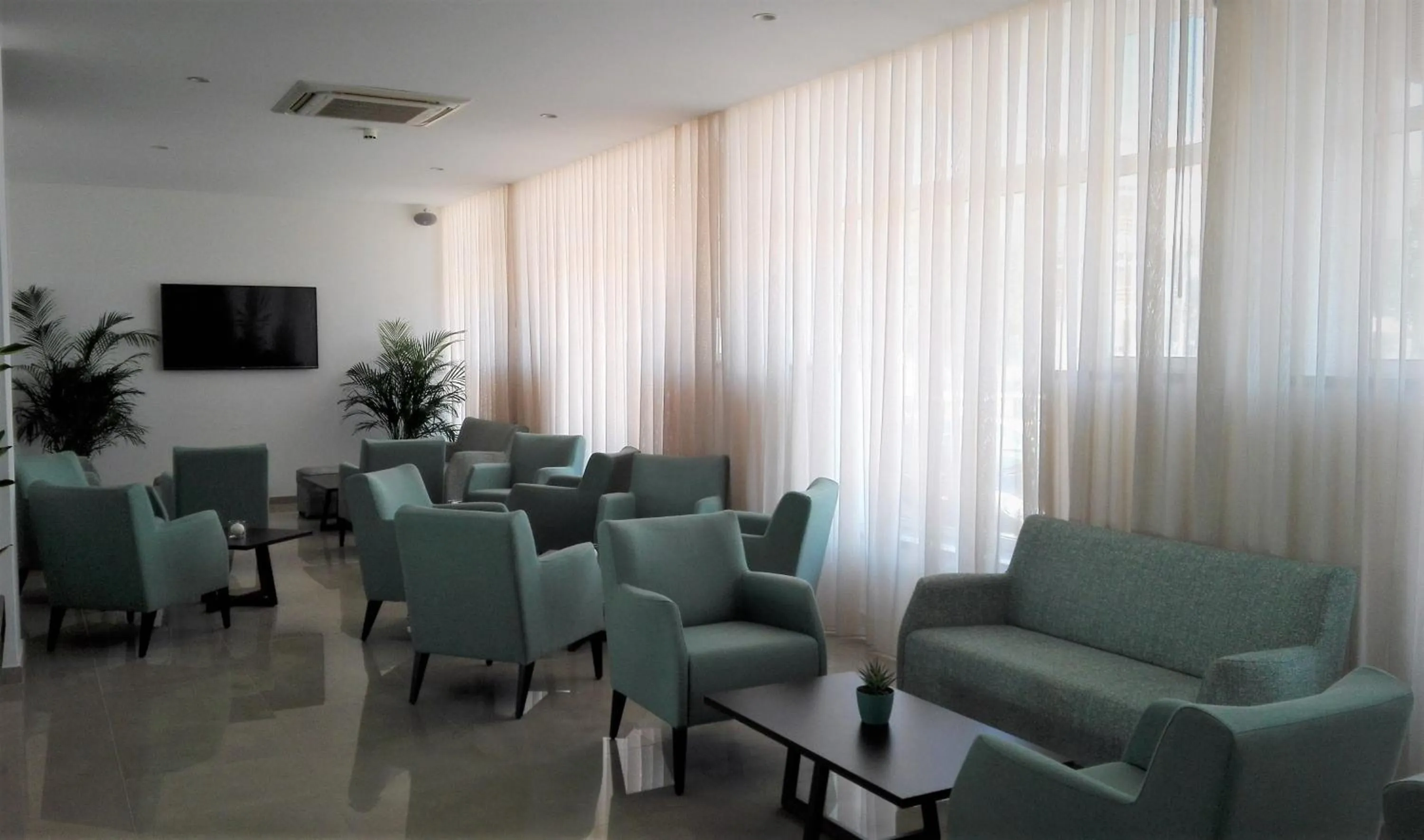 Communal lounge/ TV room in Hotel Melius