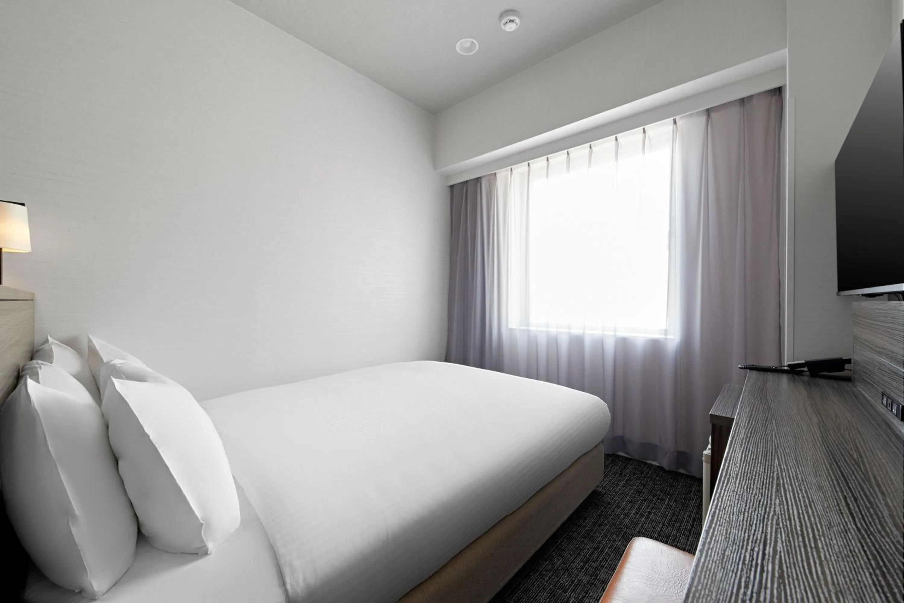 Bedroom, Bed in Sotetsu Fresa Inn Osaka Shinsaibashi