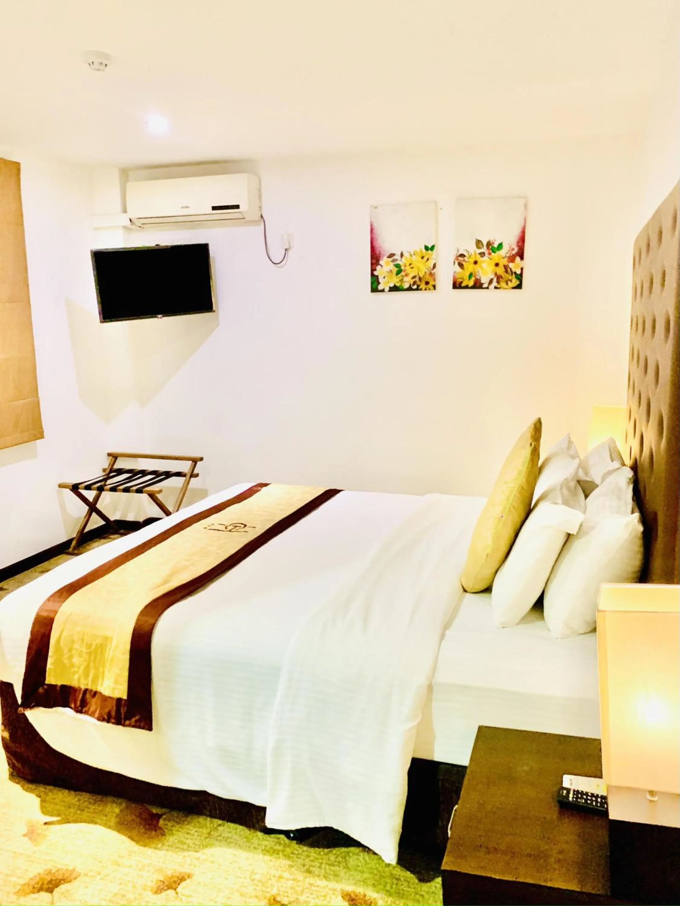 Bed in City Hotel Colombo 02