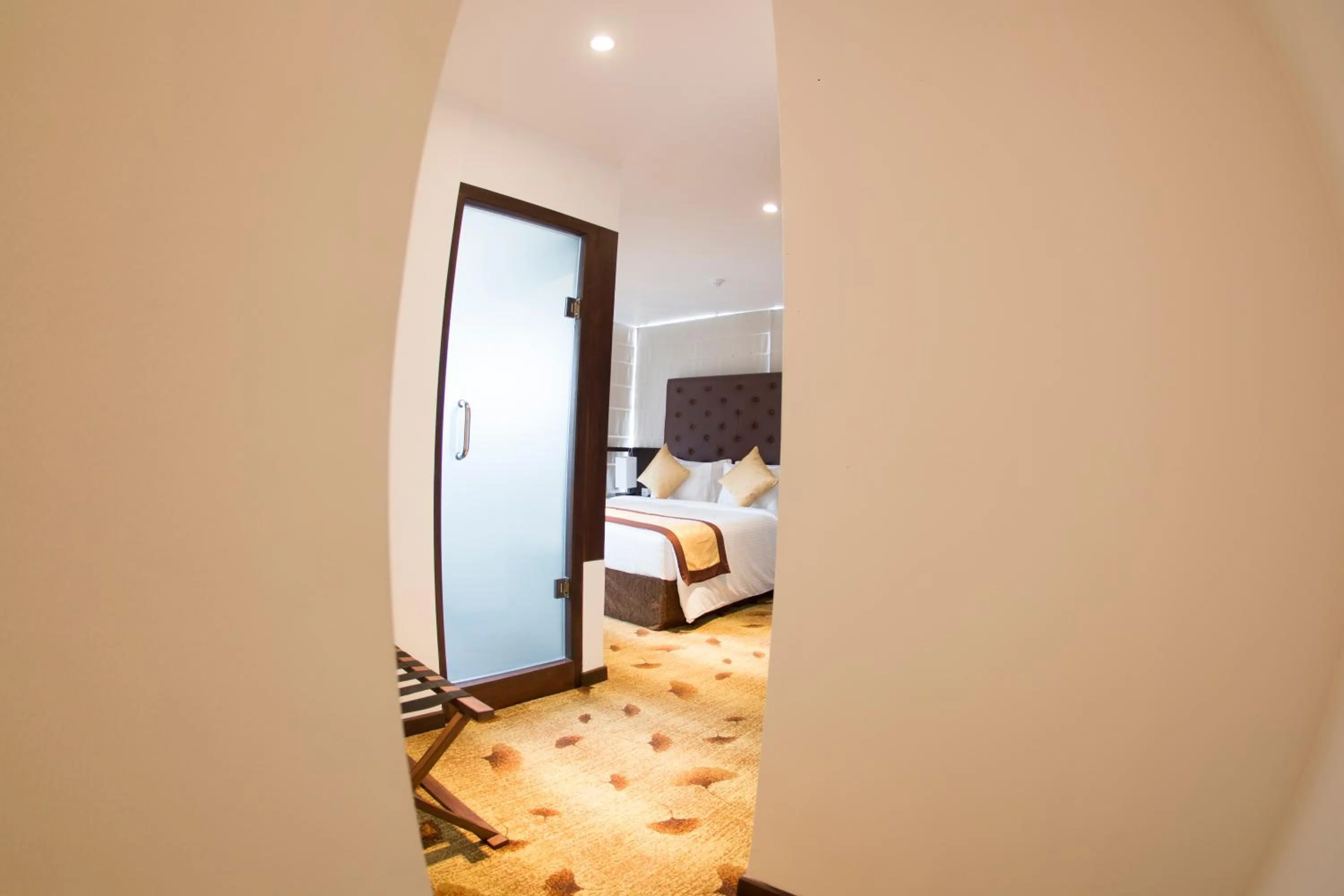 Bedroom, Bed in City Hotel Colombo 02