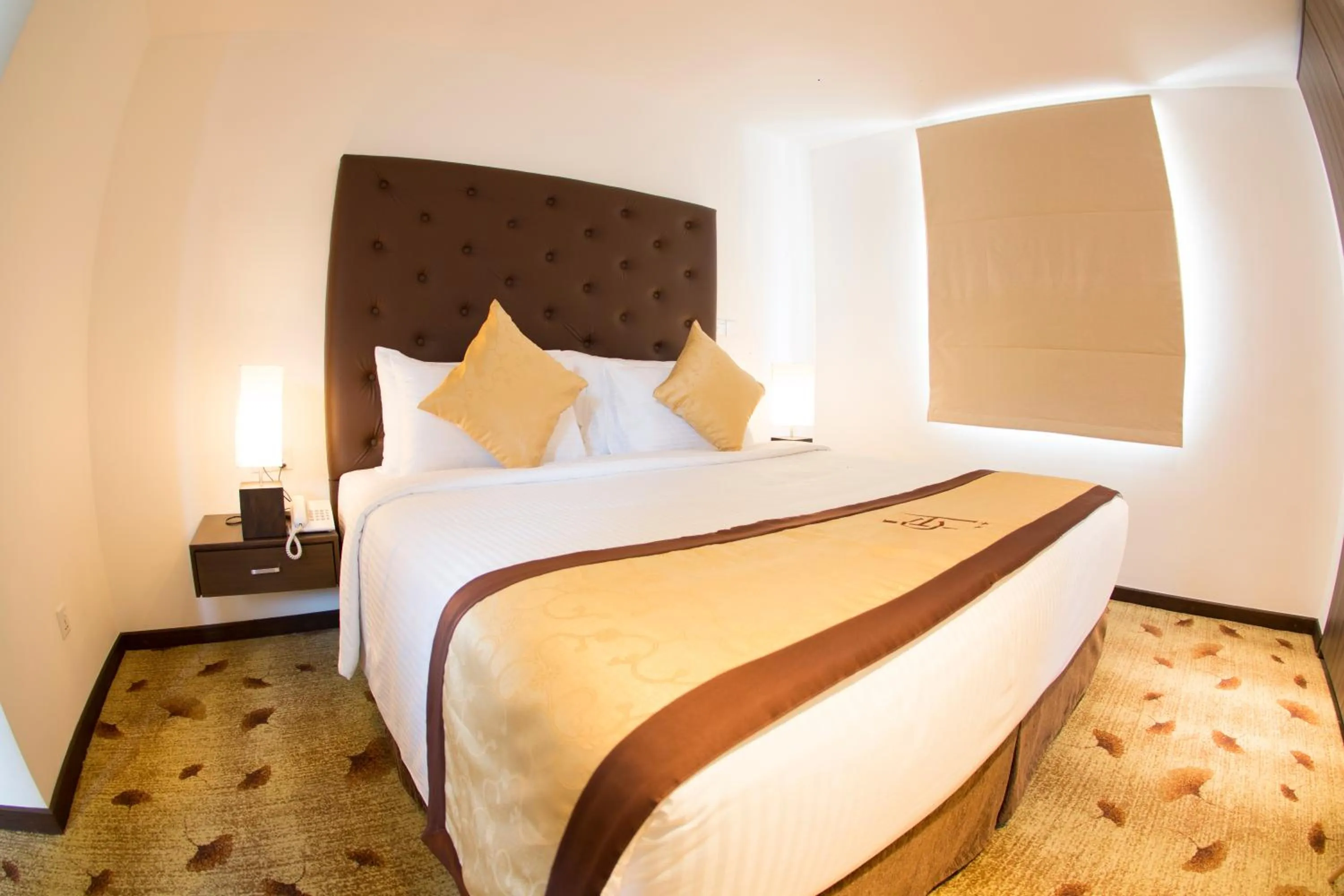 Photo of the whole room, Bed in City Hotel Colombo 02