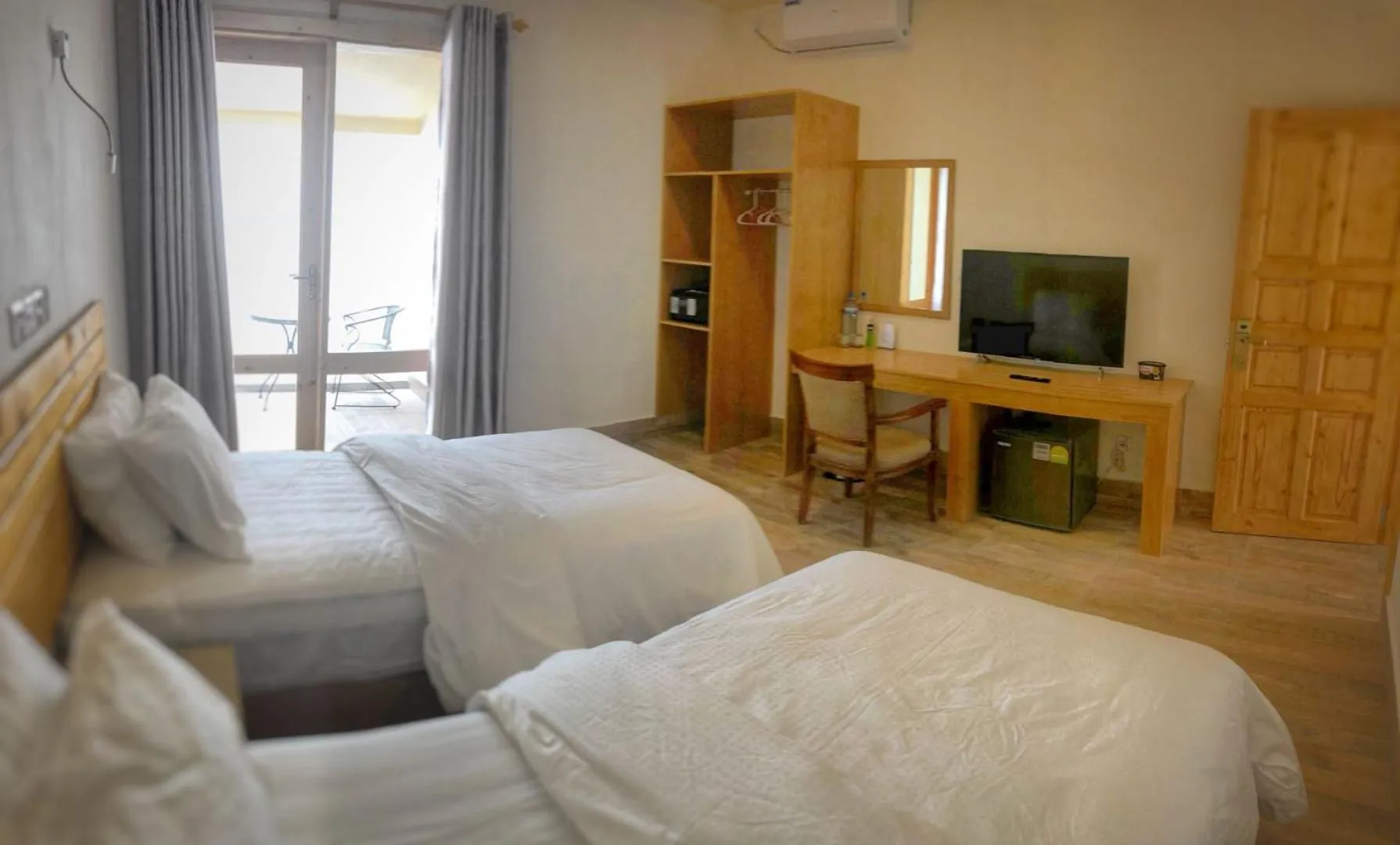 Photo of the whole room, Bed in Tiger Shark Residence & Dive