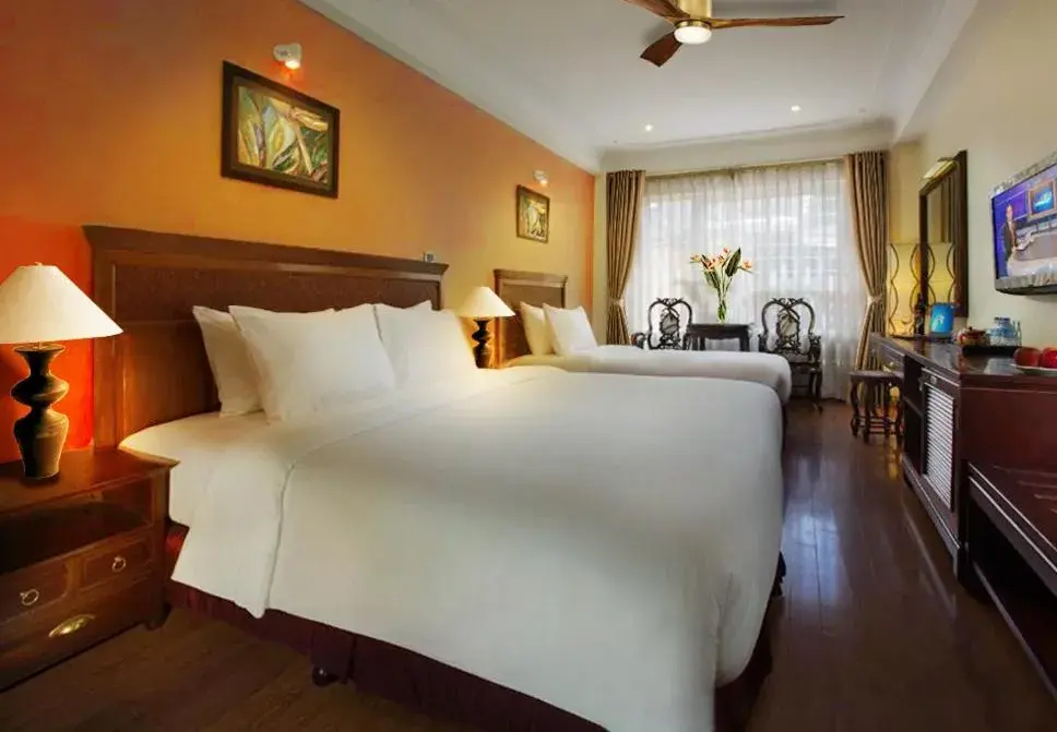 Bedroom, Bed in Classic Street Hotel Bedroom, Bed in Classic Street Hotel