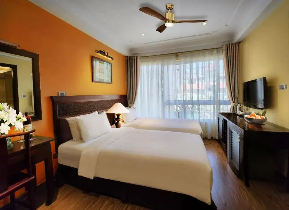 room service, Bed in Classic Street Hotel room service, Bed in Classic Street Hotel