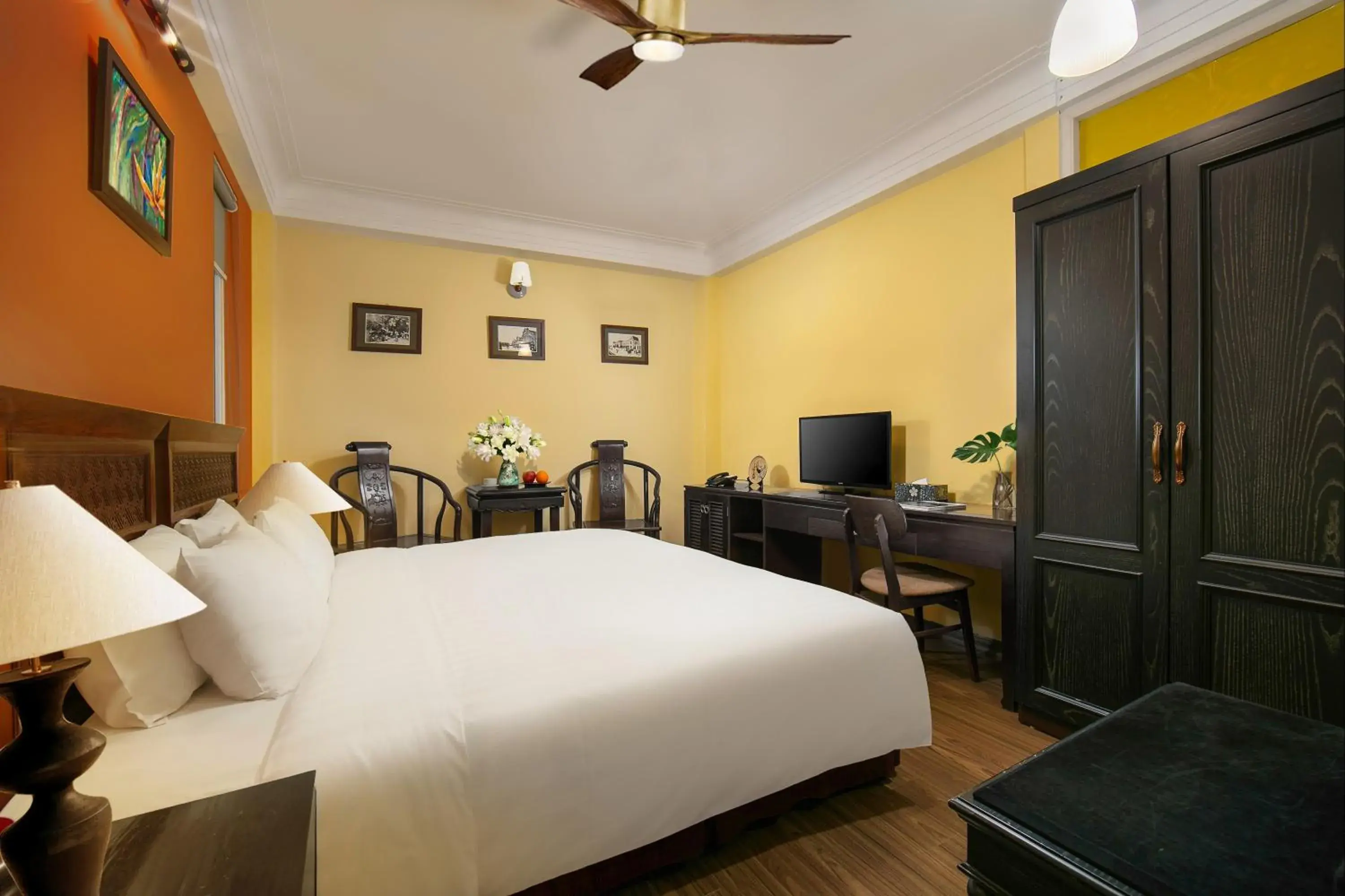 Bedroom, Bed in Classic Street Hotel Bedroom, Bed in Classic Street Hotel