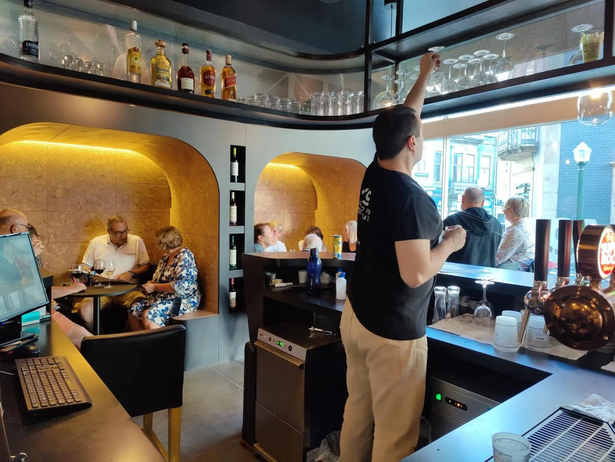 Lounge or bar in WOT Porto Soul