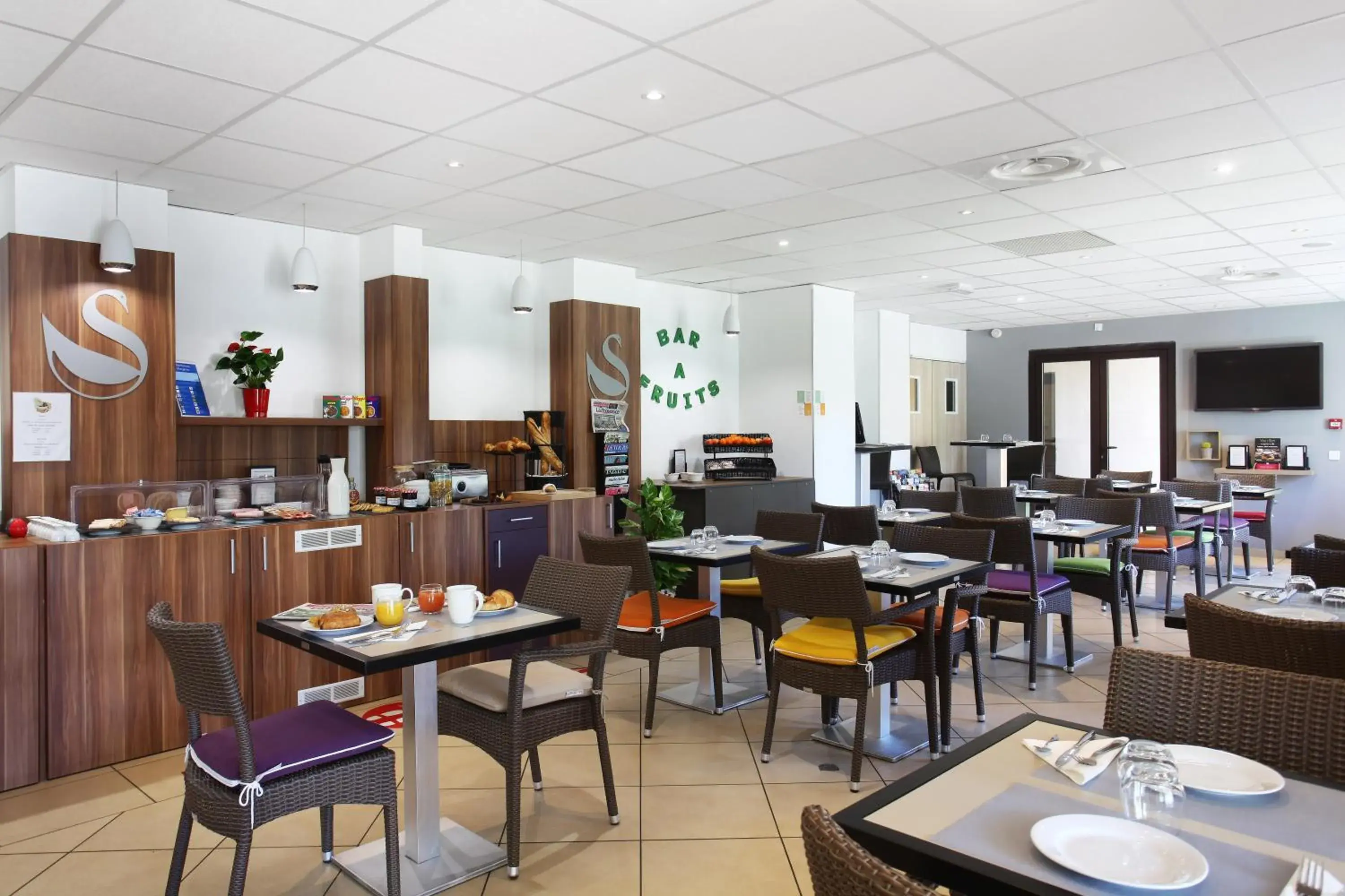 Restaurant/places to eat in Suite Home Aix en Provence Sud TGV Restaurant/places to eat in Suite Home Aix en Provence Sud TGV