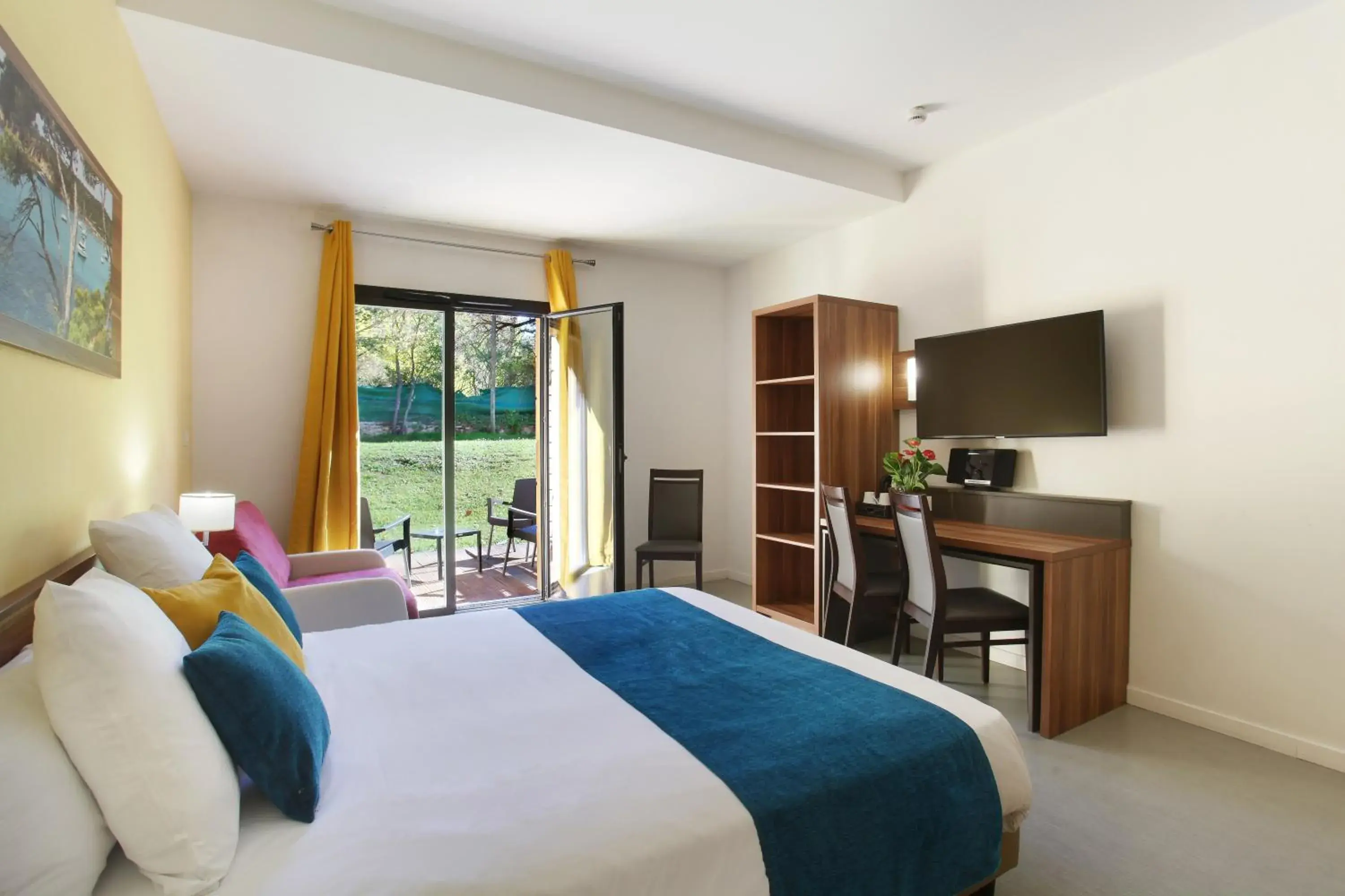 Photo of the whole room, Bed in Suite Home Aix en Provence Sud TGV Photo of the whole room, Bed in Suite Home Aix en Provence Sud TGV