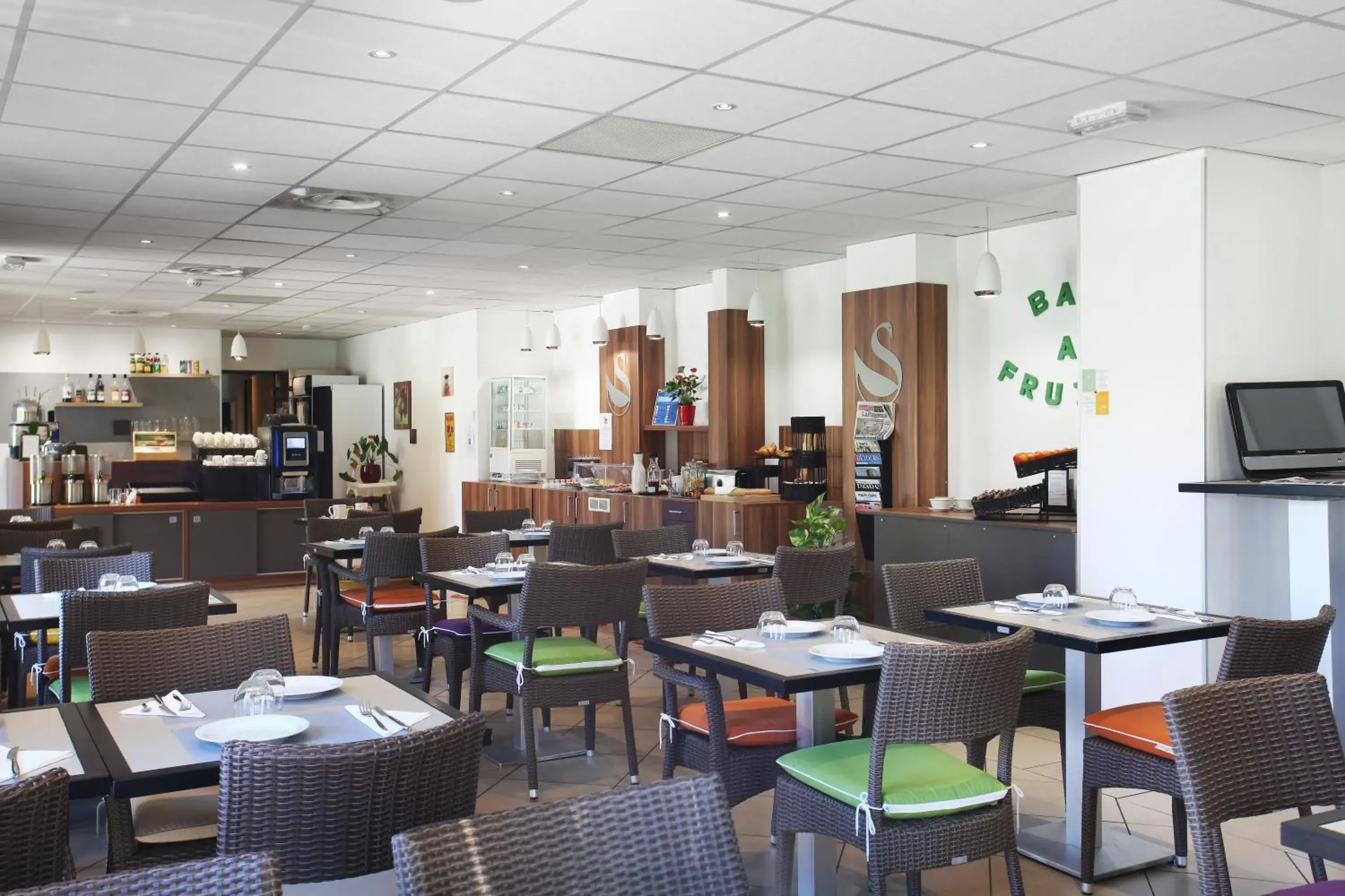 Restaurant/places to eat in Suite Home Aix en Provence Sud TGV Restaurant/places to eat in Suite Home Aix en Provence Sud TGV