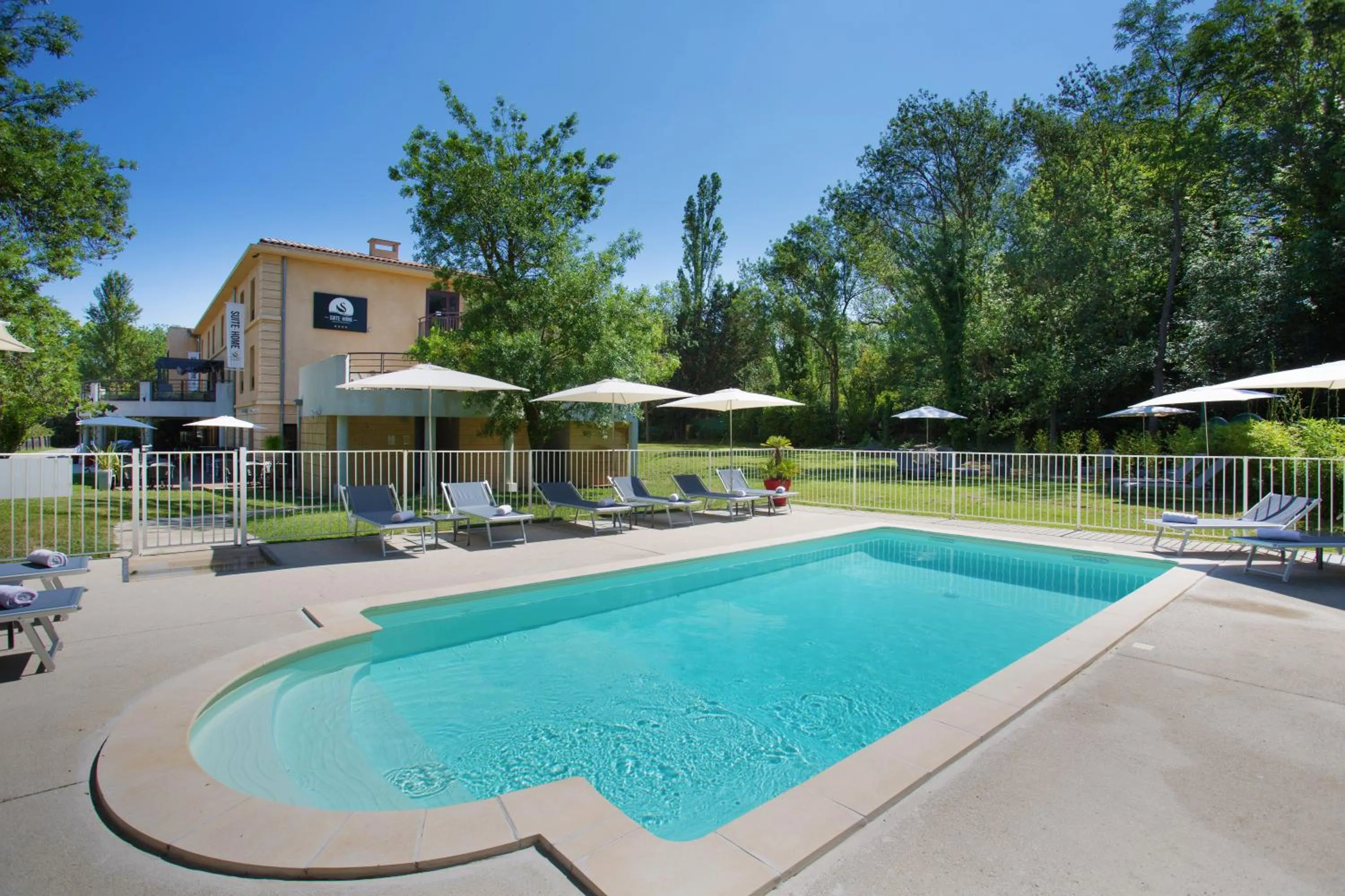 Swimming pool in Suite Home Aix en Provence Sud TGV