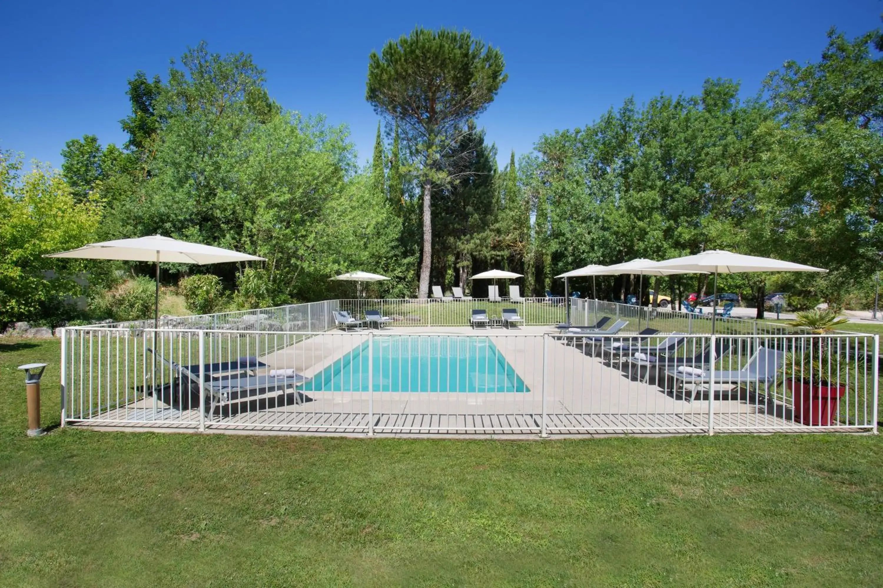 Swimming pool in Suite Home Aix en Provence Sud TGV Swimming pool in Suite Home Aix en Provence Sud TGV