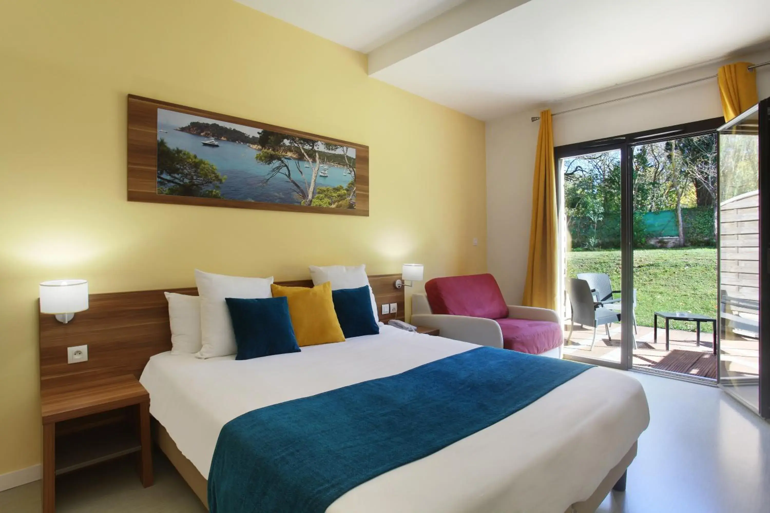 Bed in Suite Home Aix en Provence Sud TGV Bed in Suite Home Aix en Provence Sud TGV