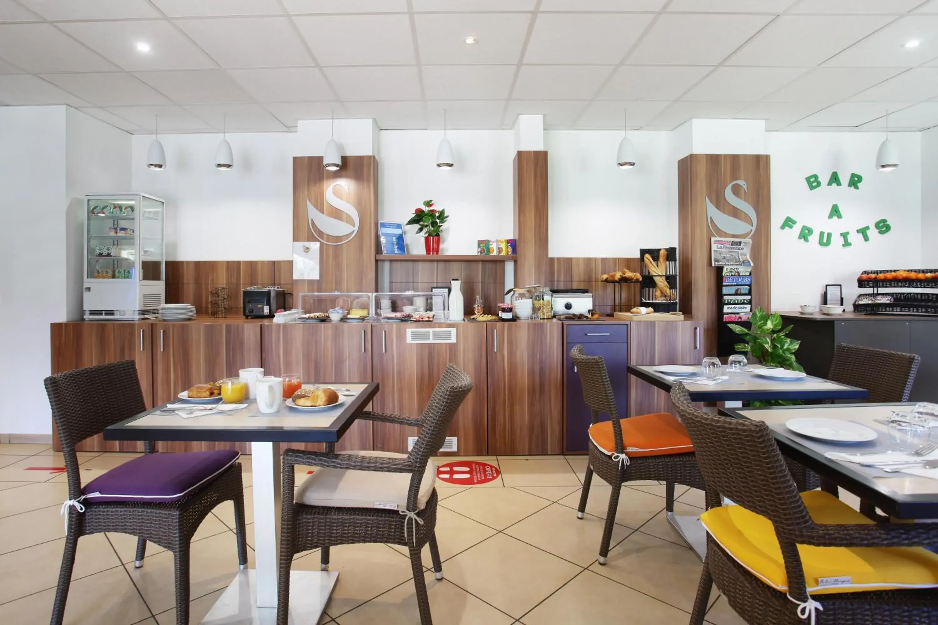 Restaurant/places to eat in Suite Home Aix en Provence Sud TGV Restaurant/places to eat in Suite Home Aix en Provence Sud TGV