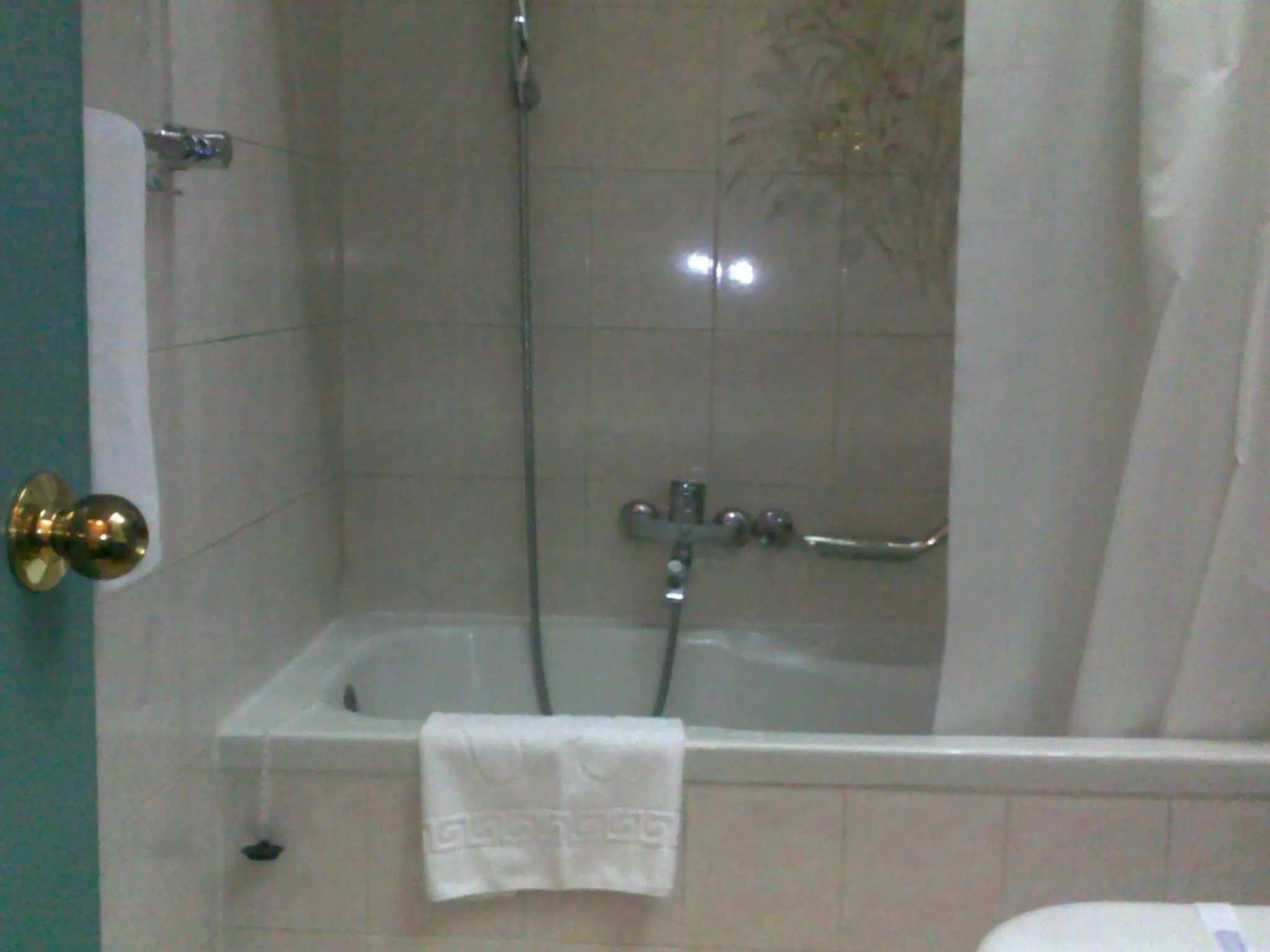 Bathroom in King Hotel Guvenlik