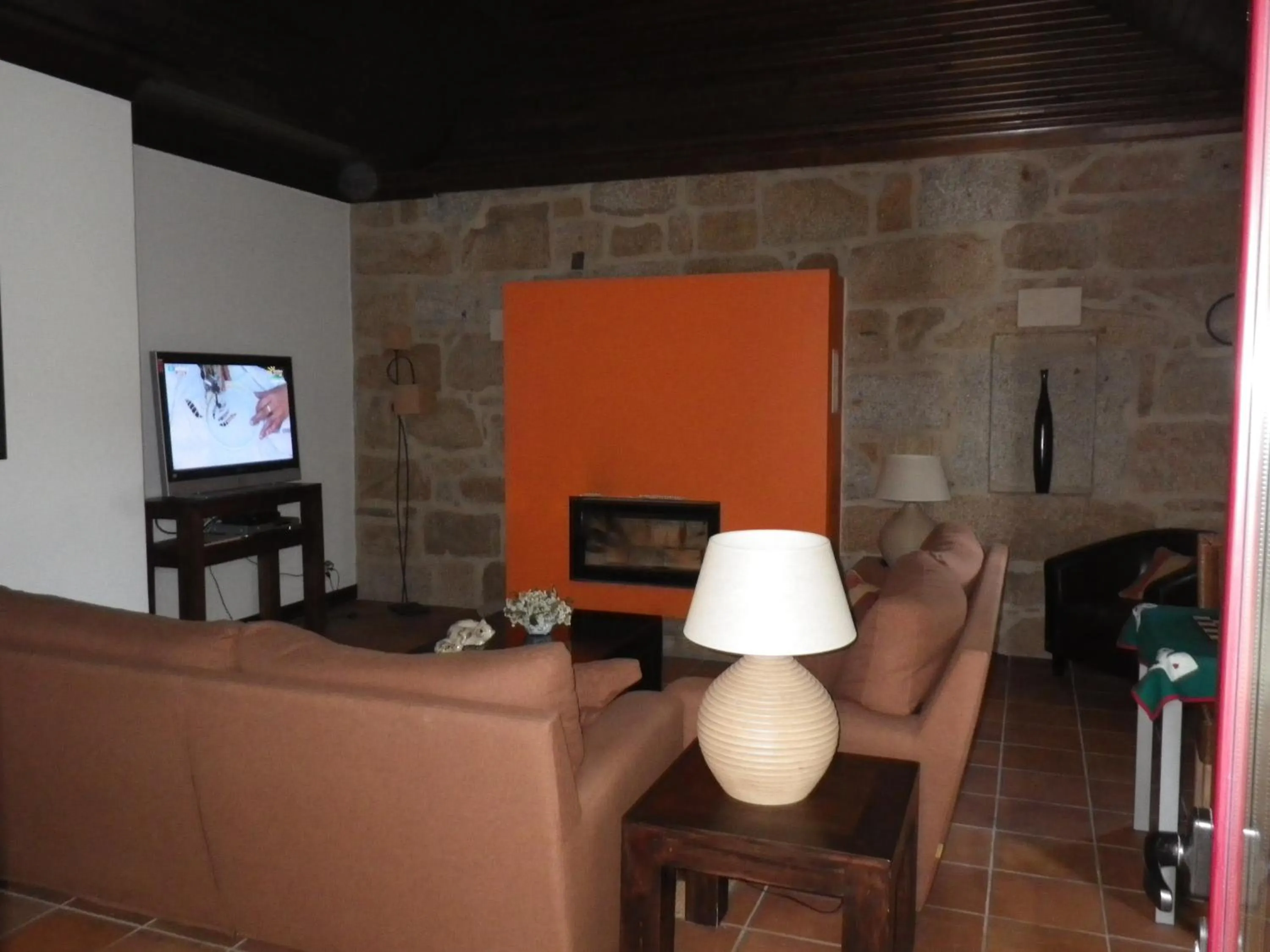 Communal lounge/ TV room in Hotel Rural Quinta de Novais