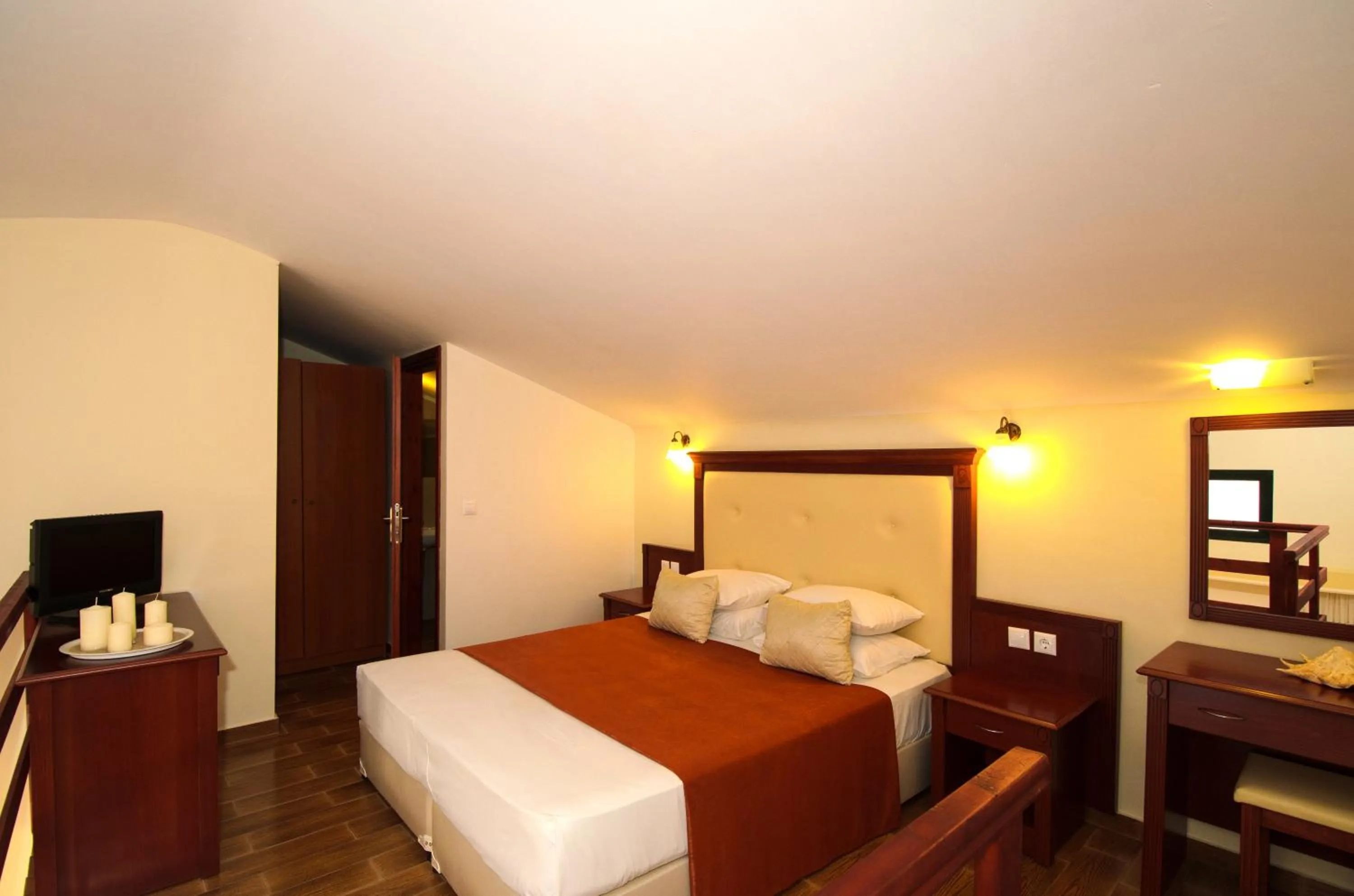 Shower, Bed in Village Mare