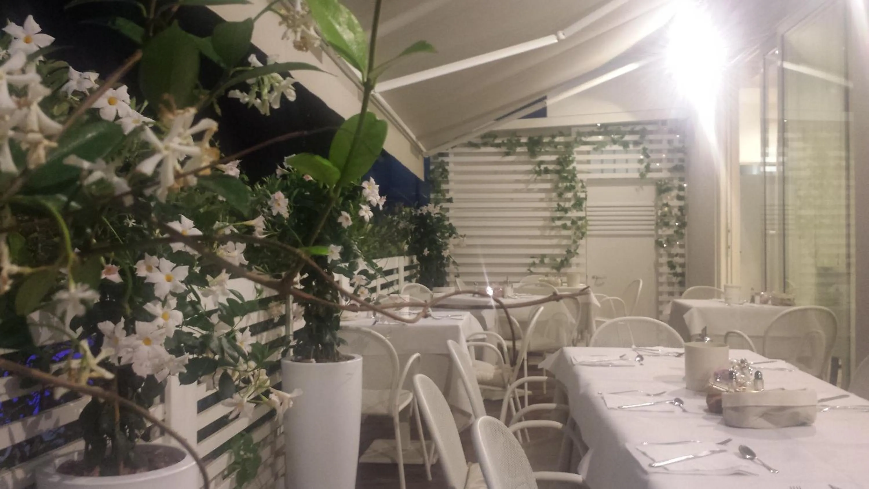 Patio in Hotel Ermeti B&B Brunch