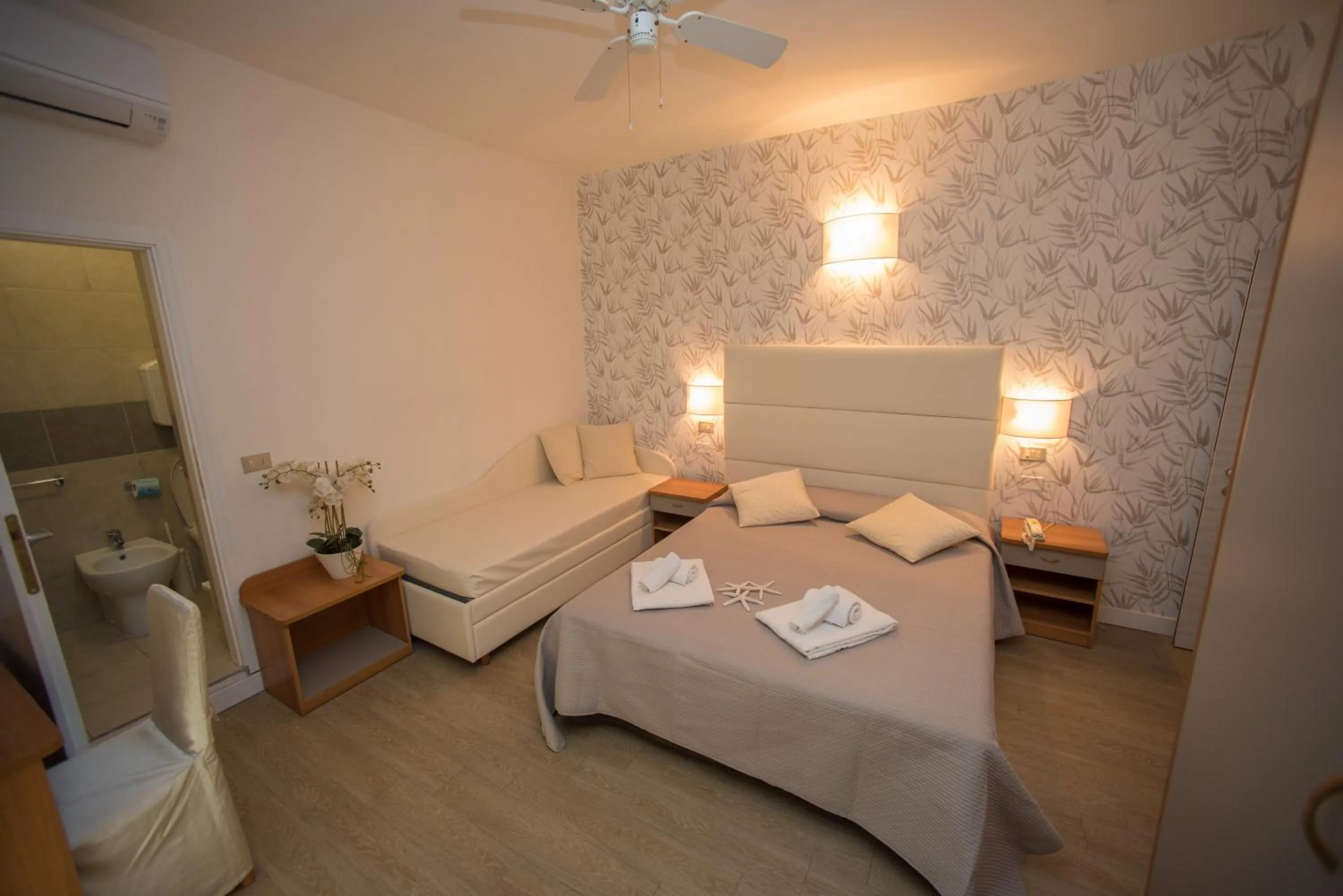 bunk bed in Hotel Ermeti B&B Brunch