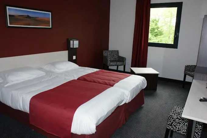 Bedroom, Bed in Hôtel AKENA La Ferté Bernard