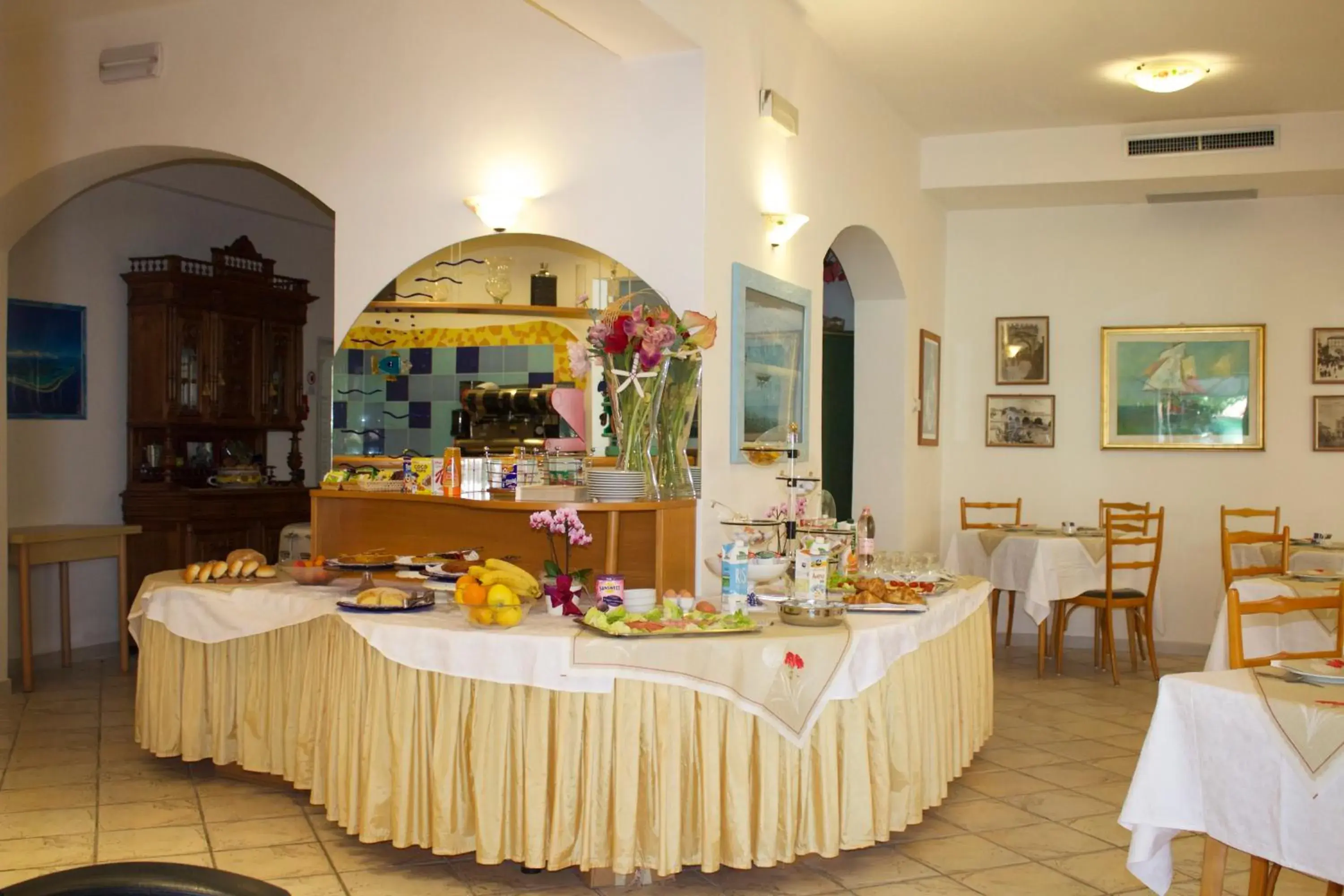Buffet breakfast, Restaurant/Places to Eat in Hotel Residence Charles