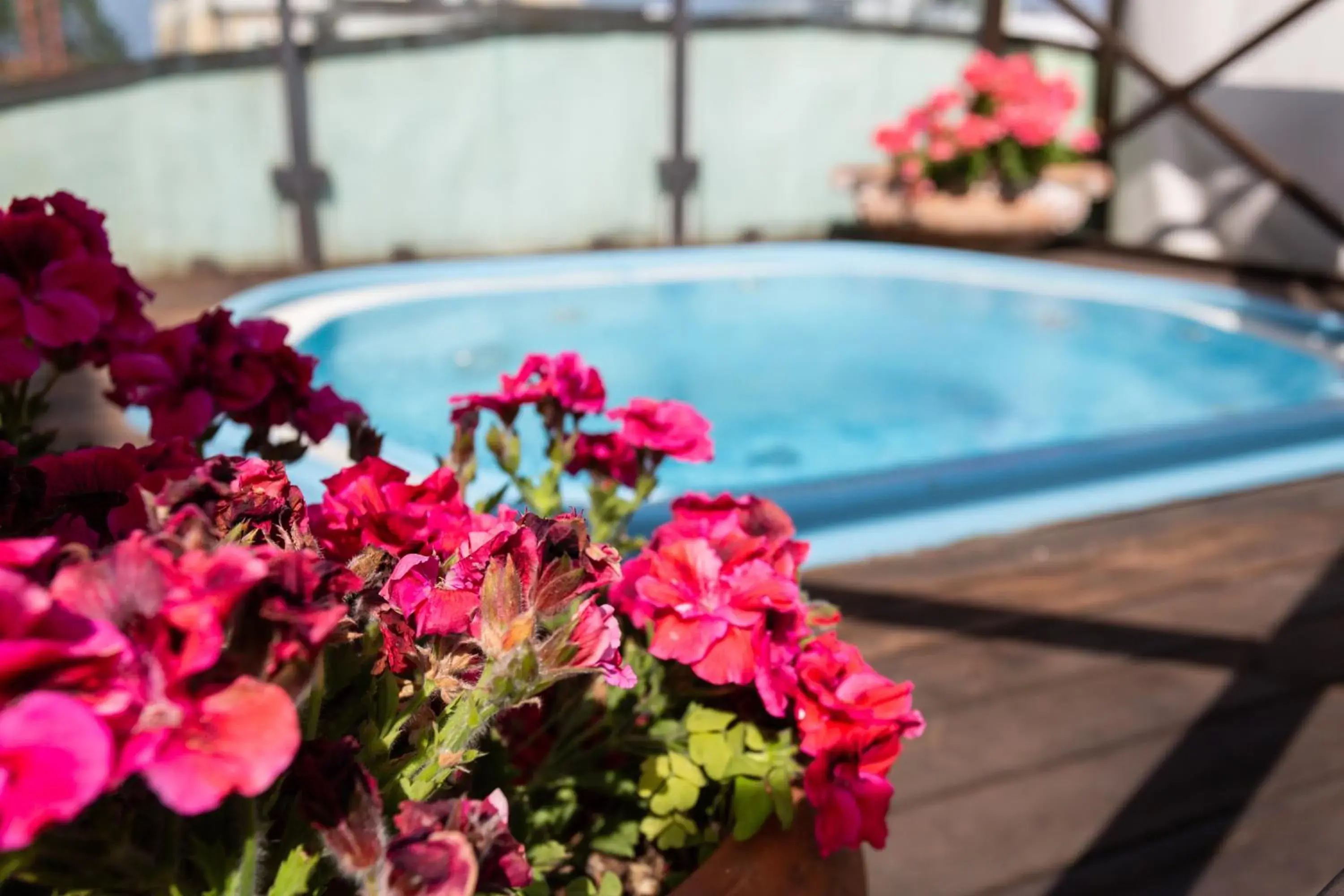 Hot Tub, Swimming Pool in Hotel Residence Charles