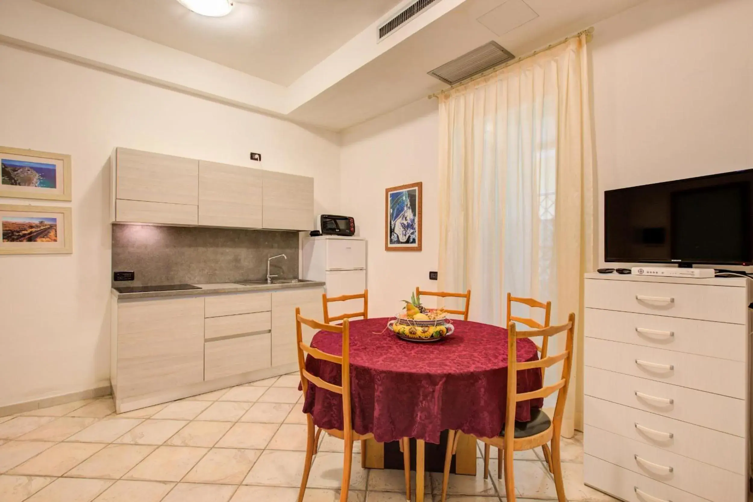 Dining Area in Hotel Residence Charles