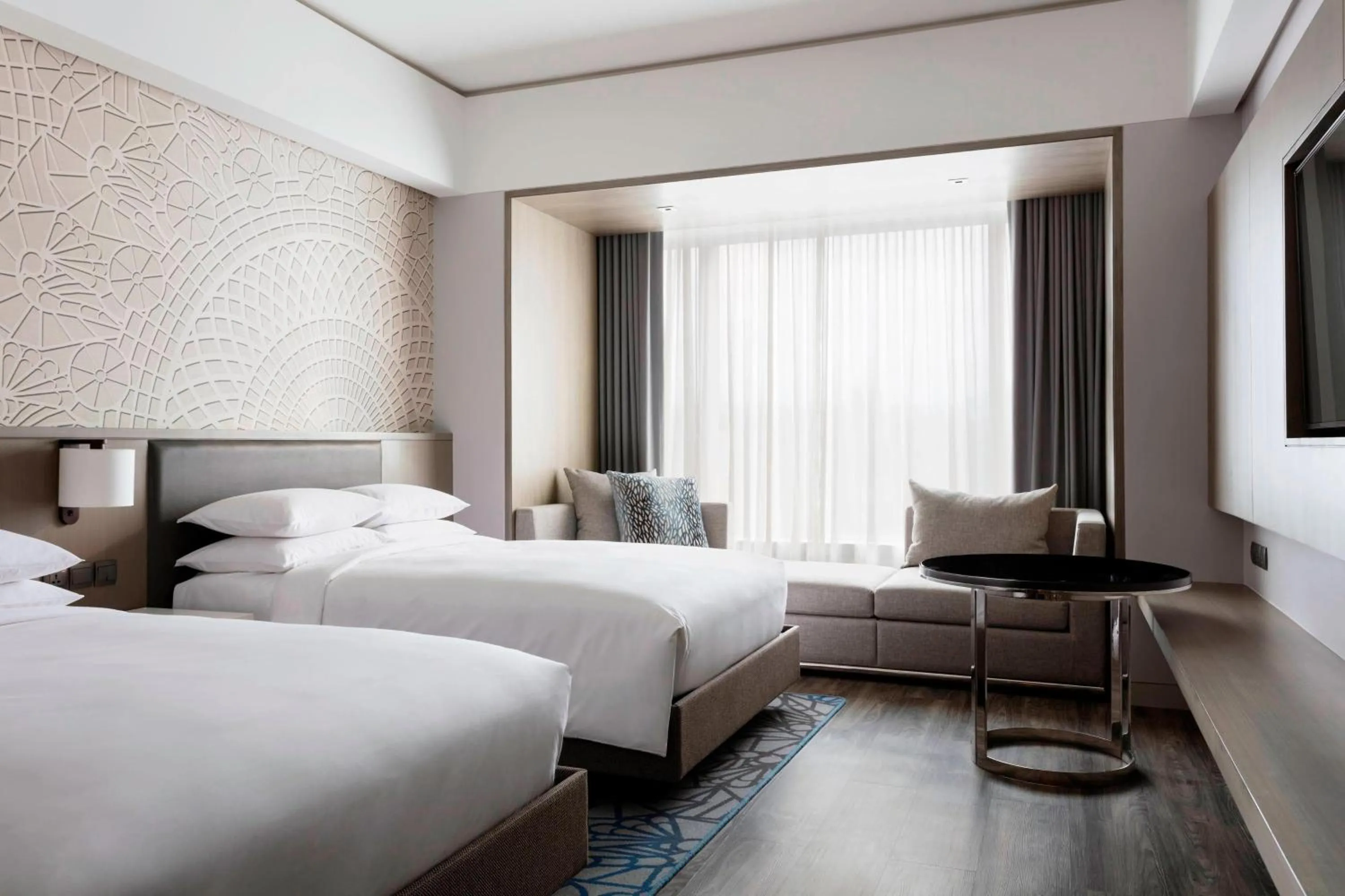 Photo of the whole room, Bed in Clark Marriott Hotel