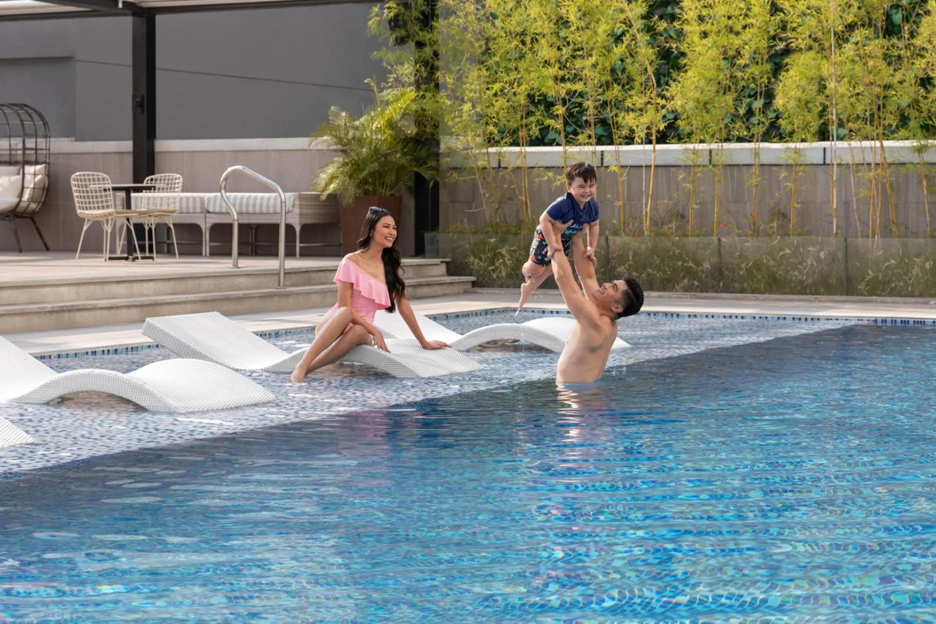 Swimming pool in Clark Marriott Hotel
