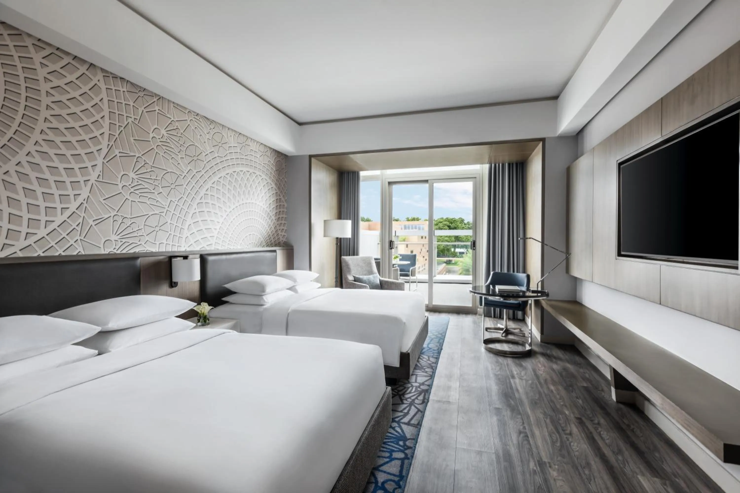 TV and multimedia, Bed in Clark Marriott Hotel