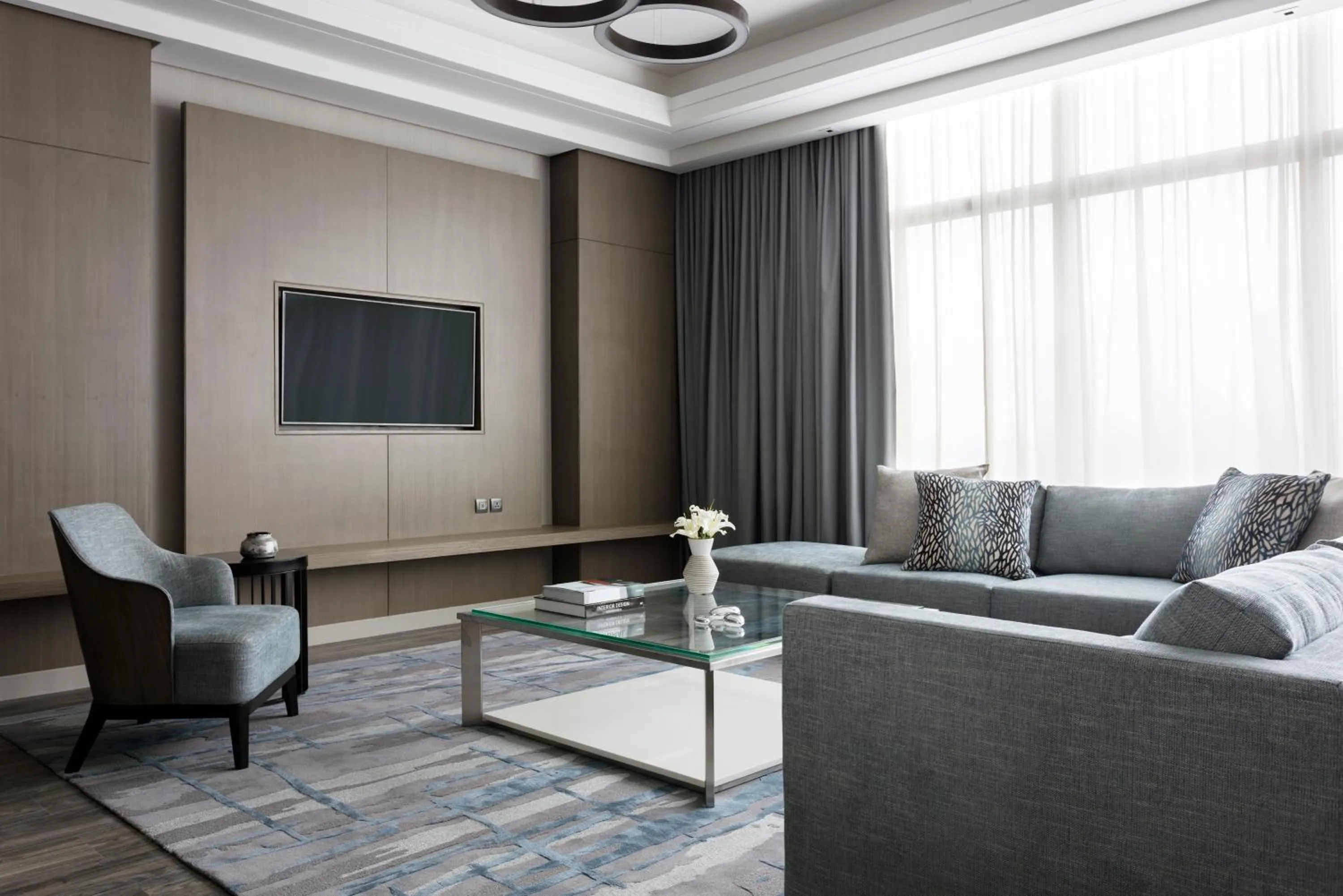 Living room in Clark Marriott Hotel