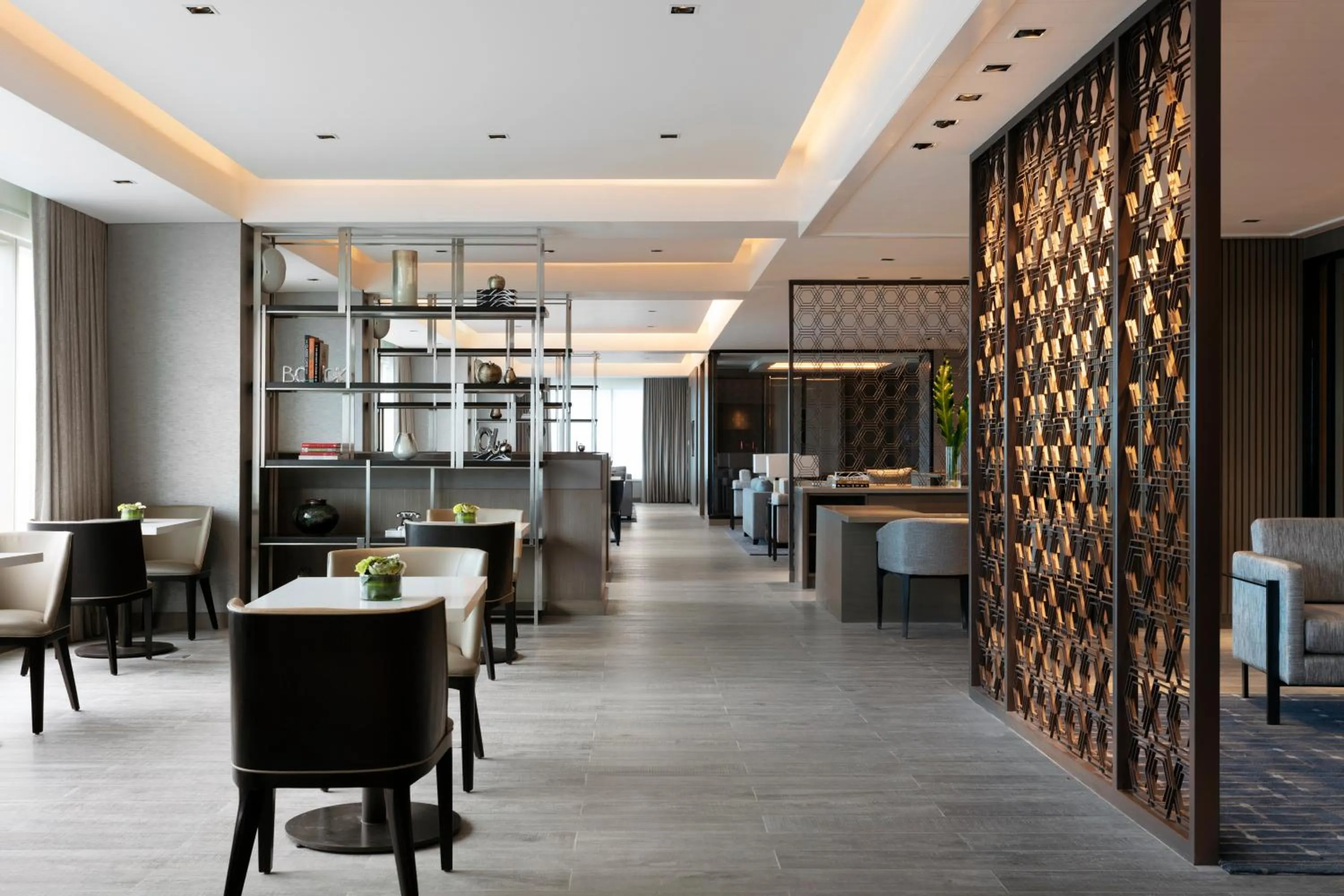 Restaurant/places to eat in Clark Marriott Hotel